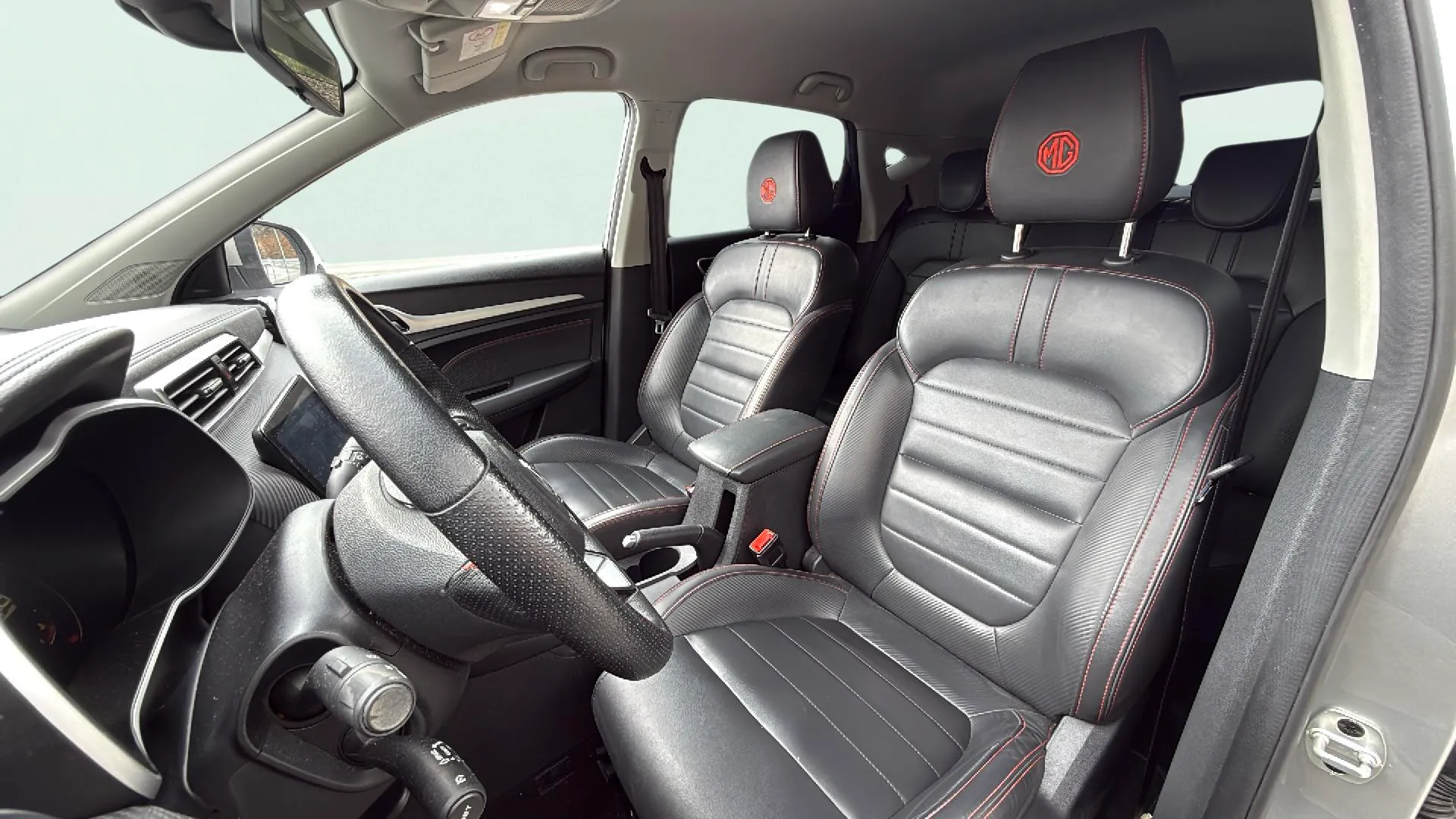 MG ZS 1.5 Luxury - foto 30