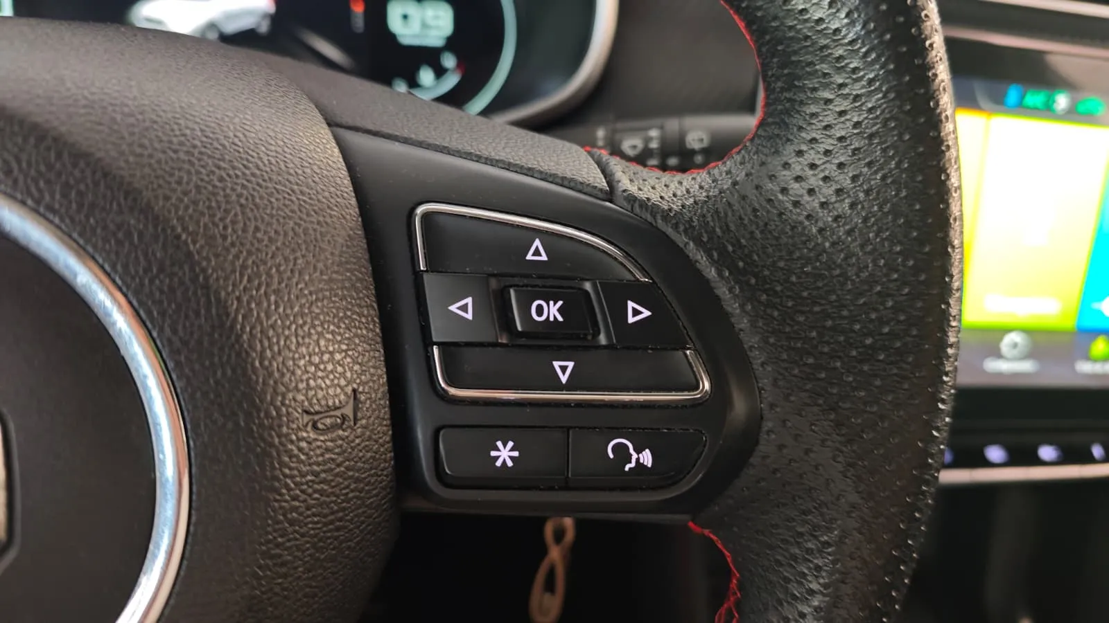 MG ZS 1.5 Luxury - foto 16
