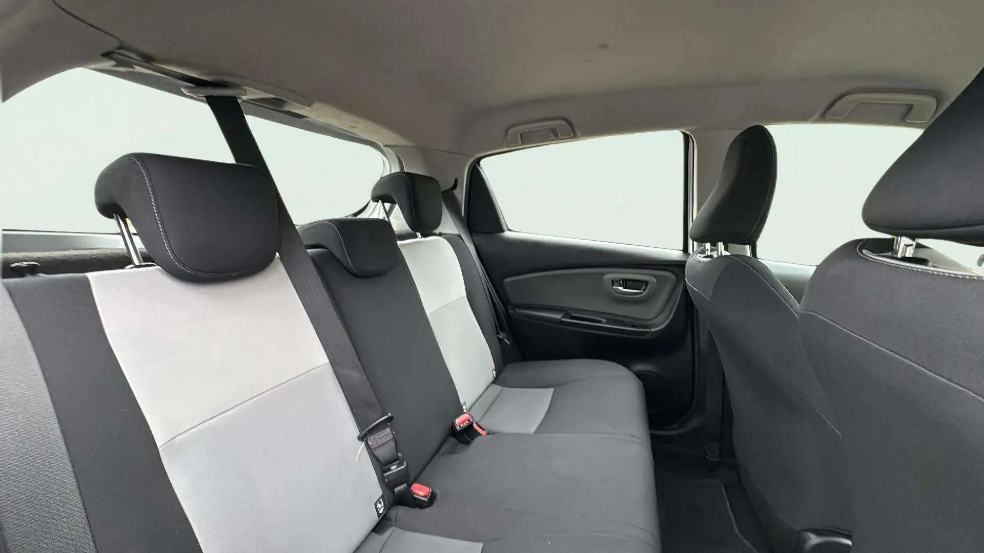 Toyota Yaris 1.5 Hybrid Active - foto 15