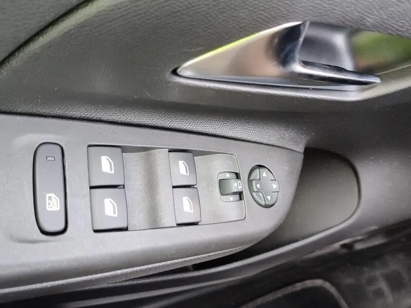 Opel Corsa 1.2T GS-Line **comercial** - foto 13