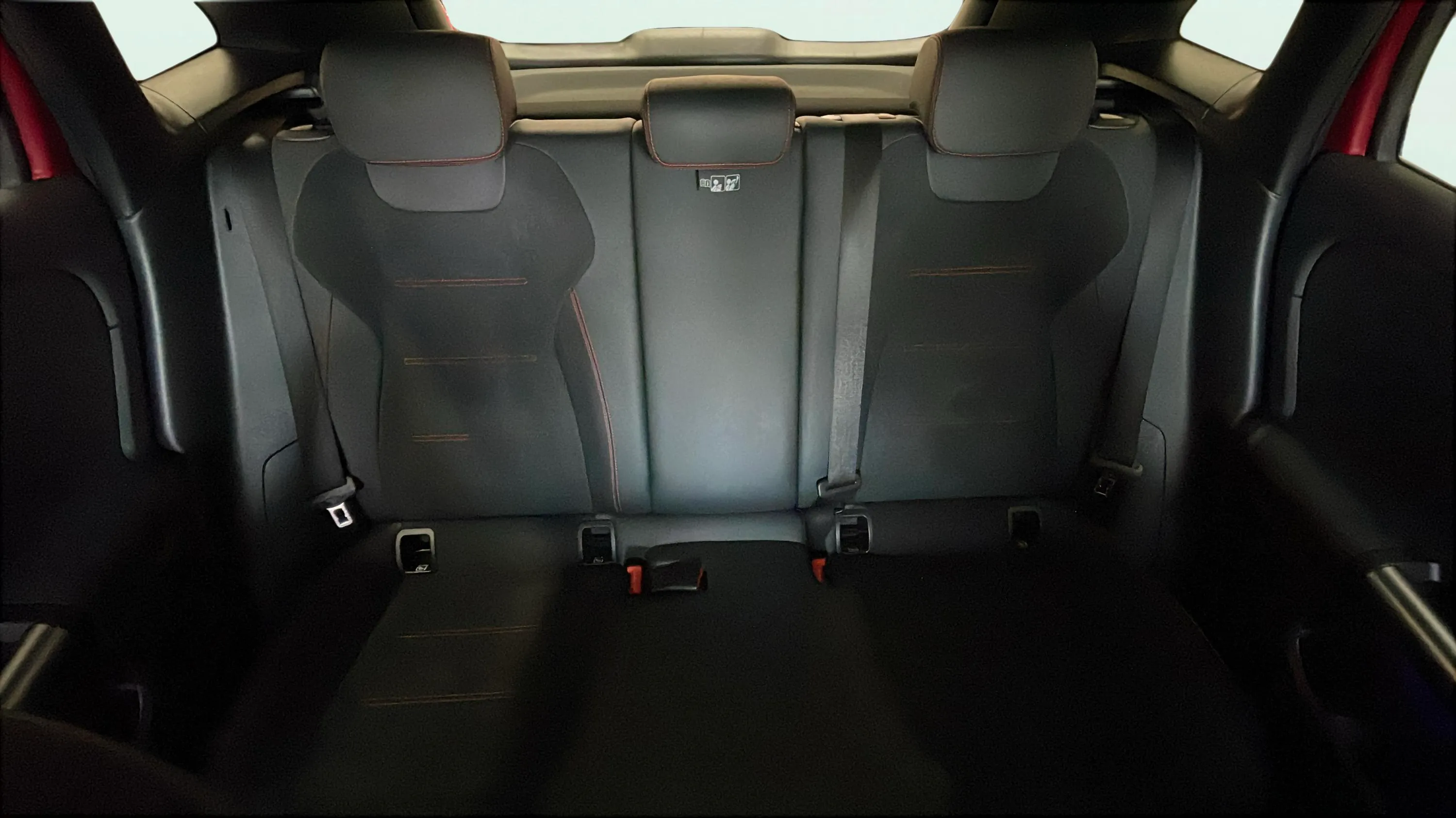 Mercedes-Benz GLA 200 D - foto 24