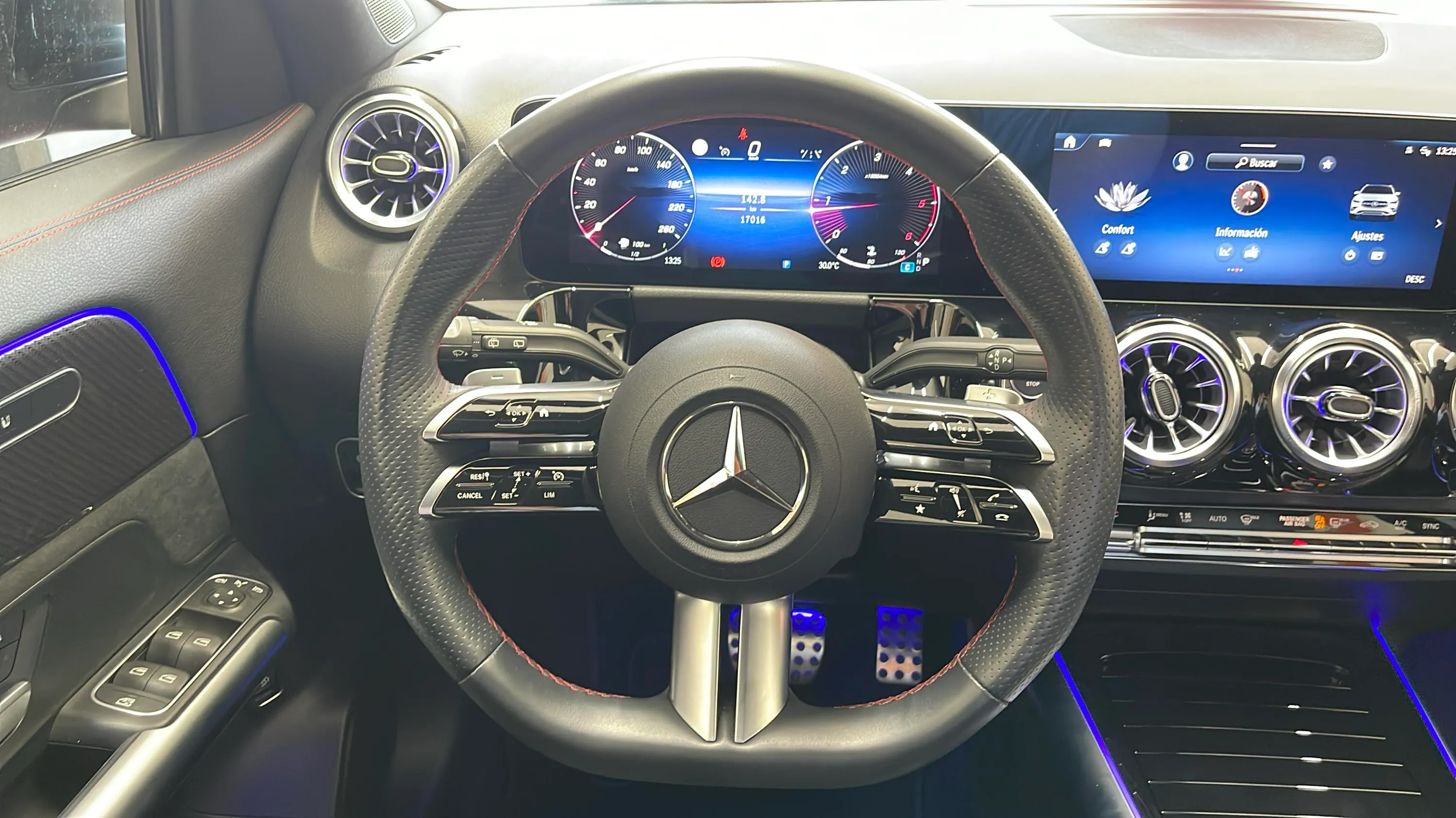 Mercedes-Benz GLA 200 D - foto 11