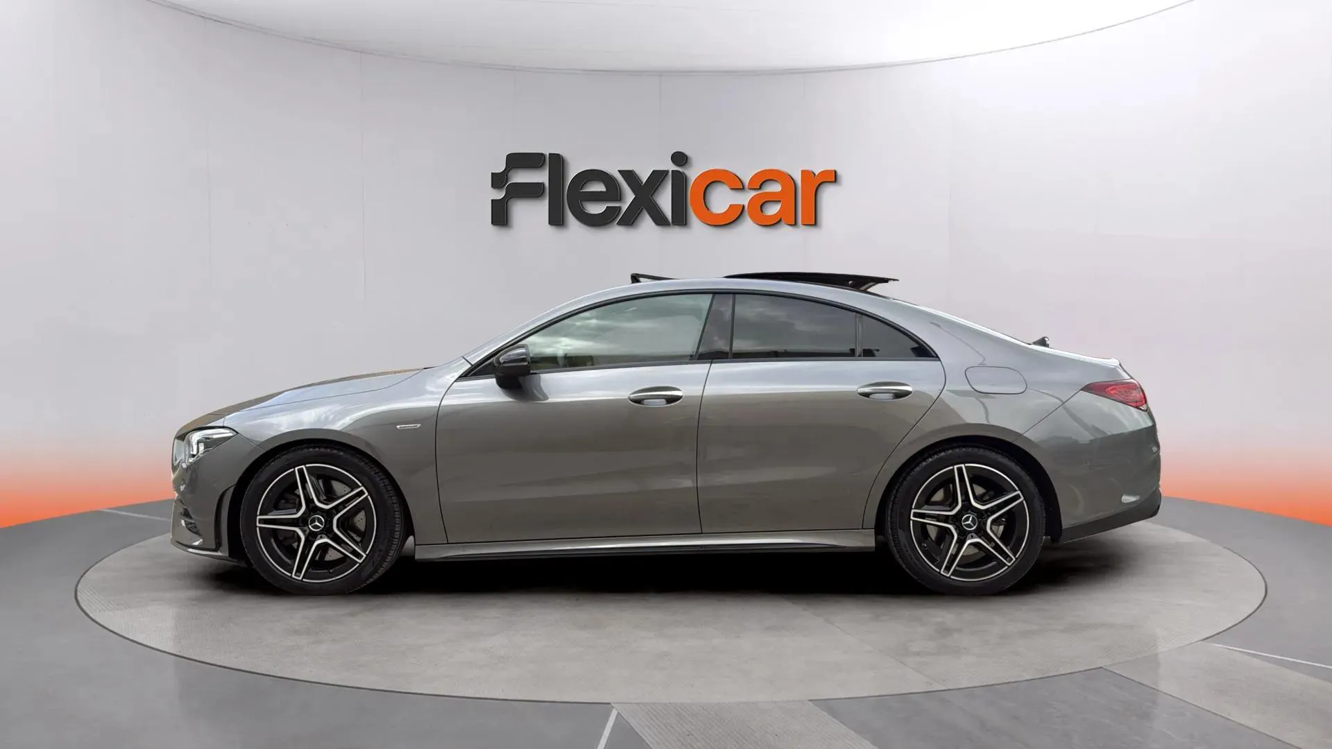 Mercedes-Benz CLA 250 4MATIC - foto 8