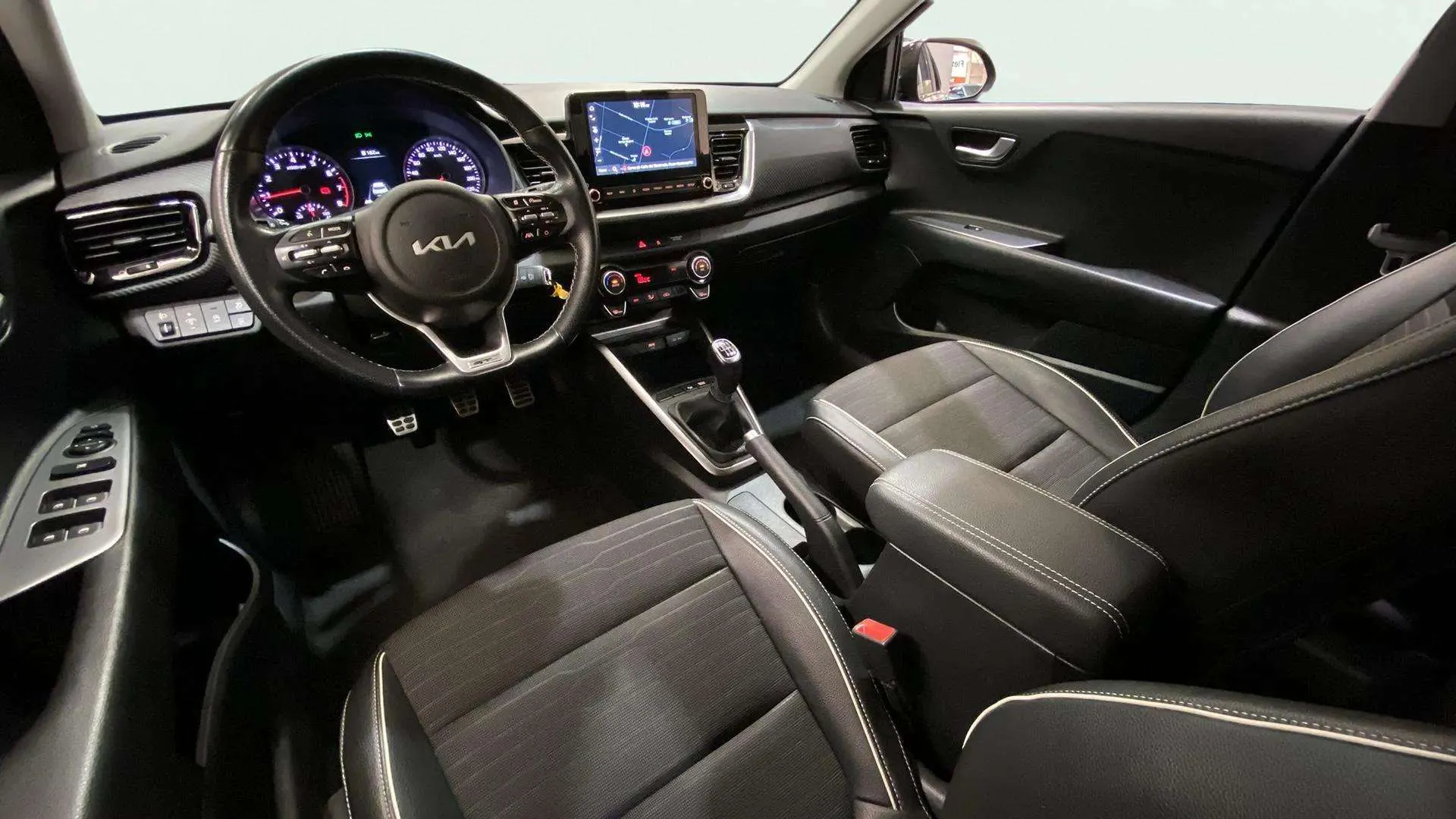 Kia Stonic 1.0 T-GDi MHEV GT Line - foto 32