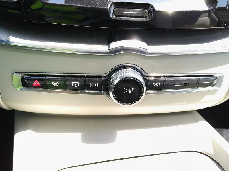 Volvo XC60 2.0 B4 D Plus Dark - foto 36