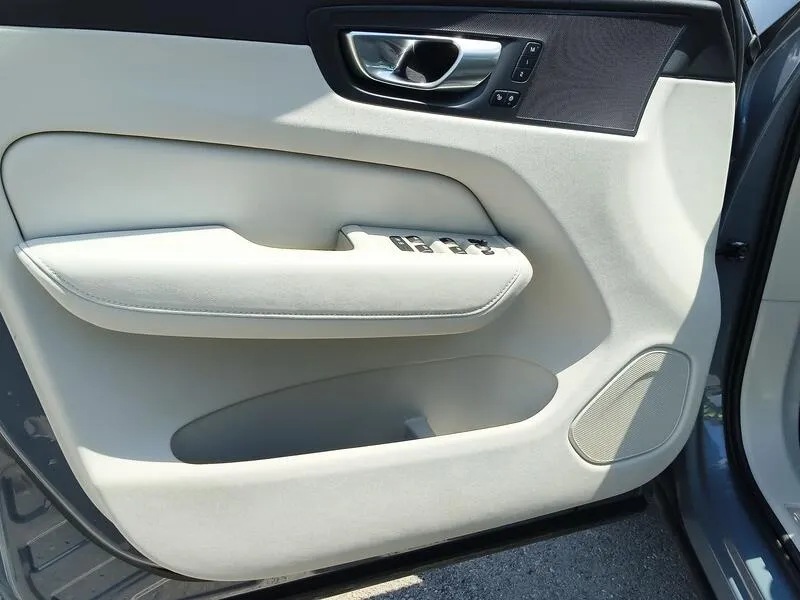 Volvo XC60 2.0 B4 D Plus Dark - foto 24