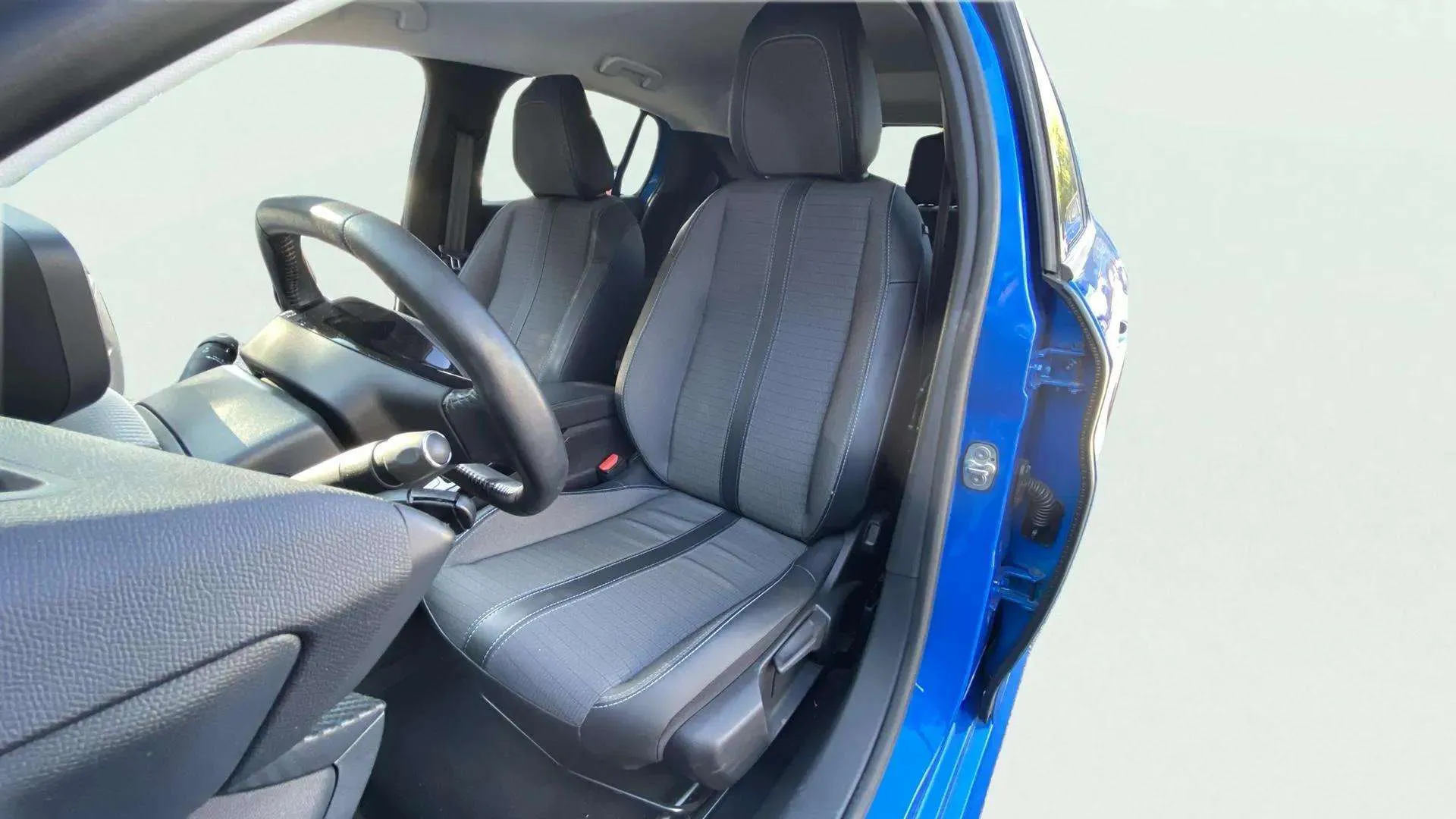 Peugeot 208 Eléctrico Allure Pack - foto 17