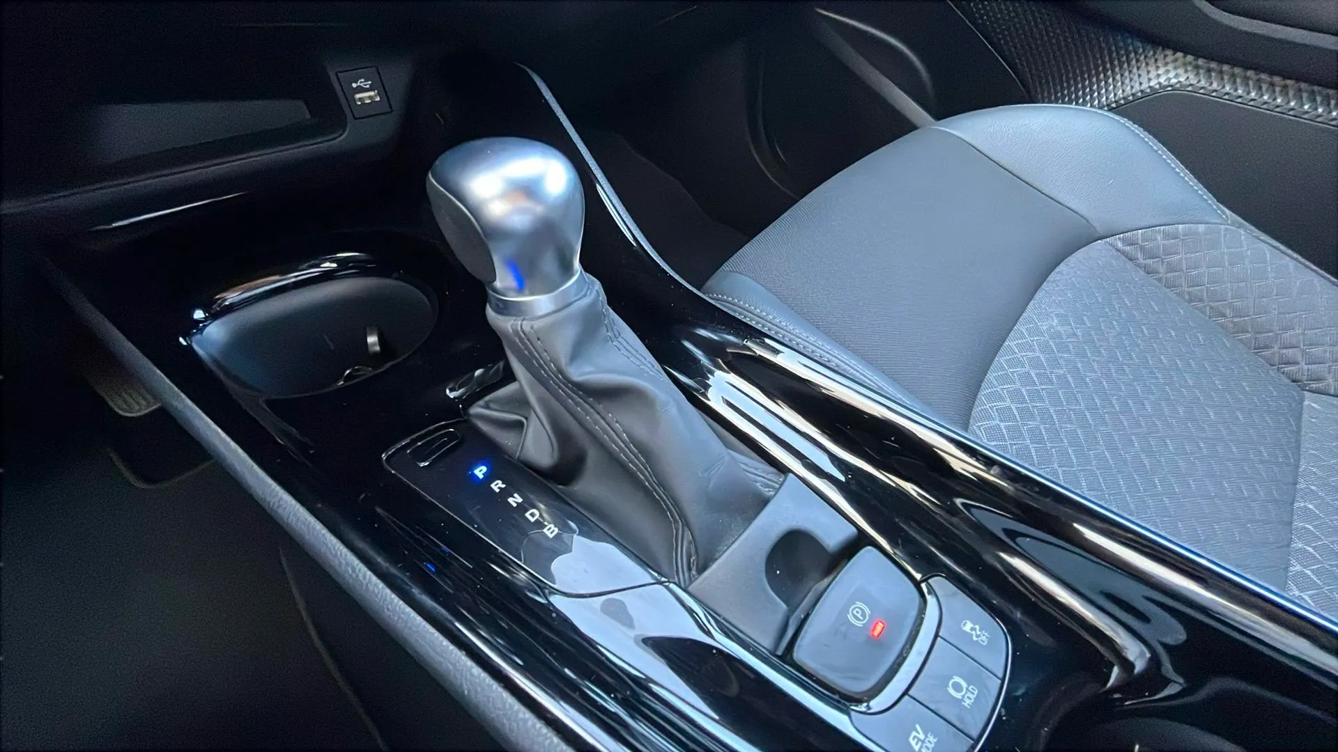 Toyota C-HR 1.8 125H Advance - foto 18