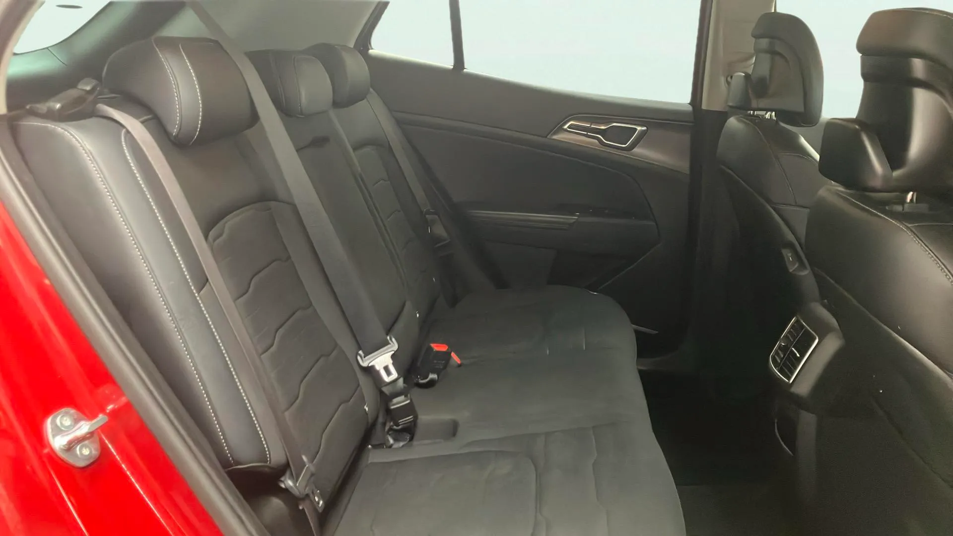 Kia Sportage 1.6 CRDi MHEV Business 4x2 DCT - foto 21