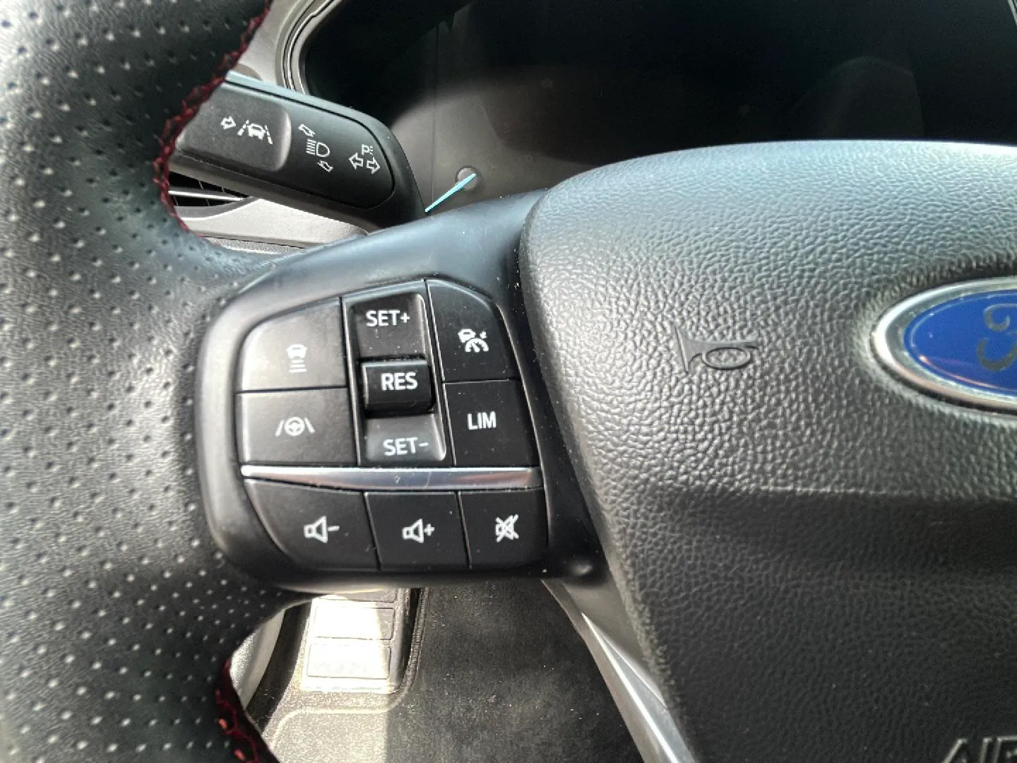 Ford Focus 1.0 EcoBoost MHEV ST-Line X SB - foto 21
