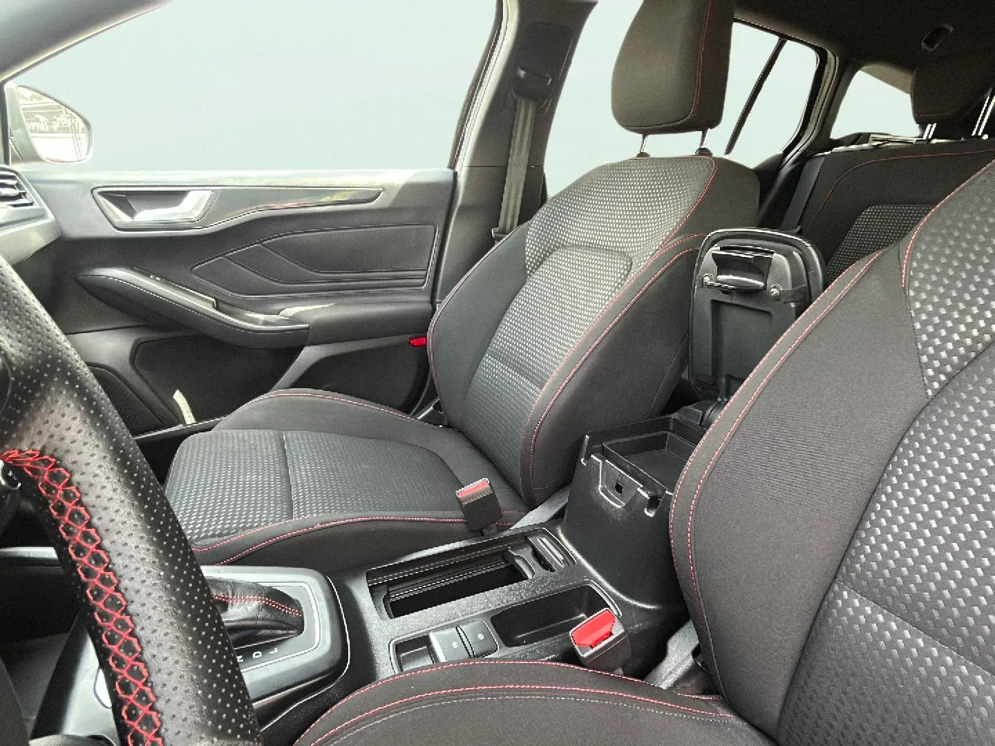 Ford Focus 1.0 EcoBoost MHEV ST-Line X SB - foto 24