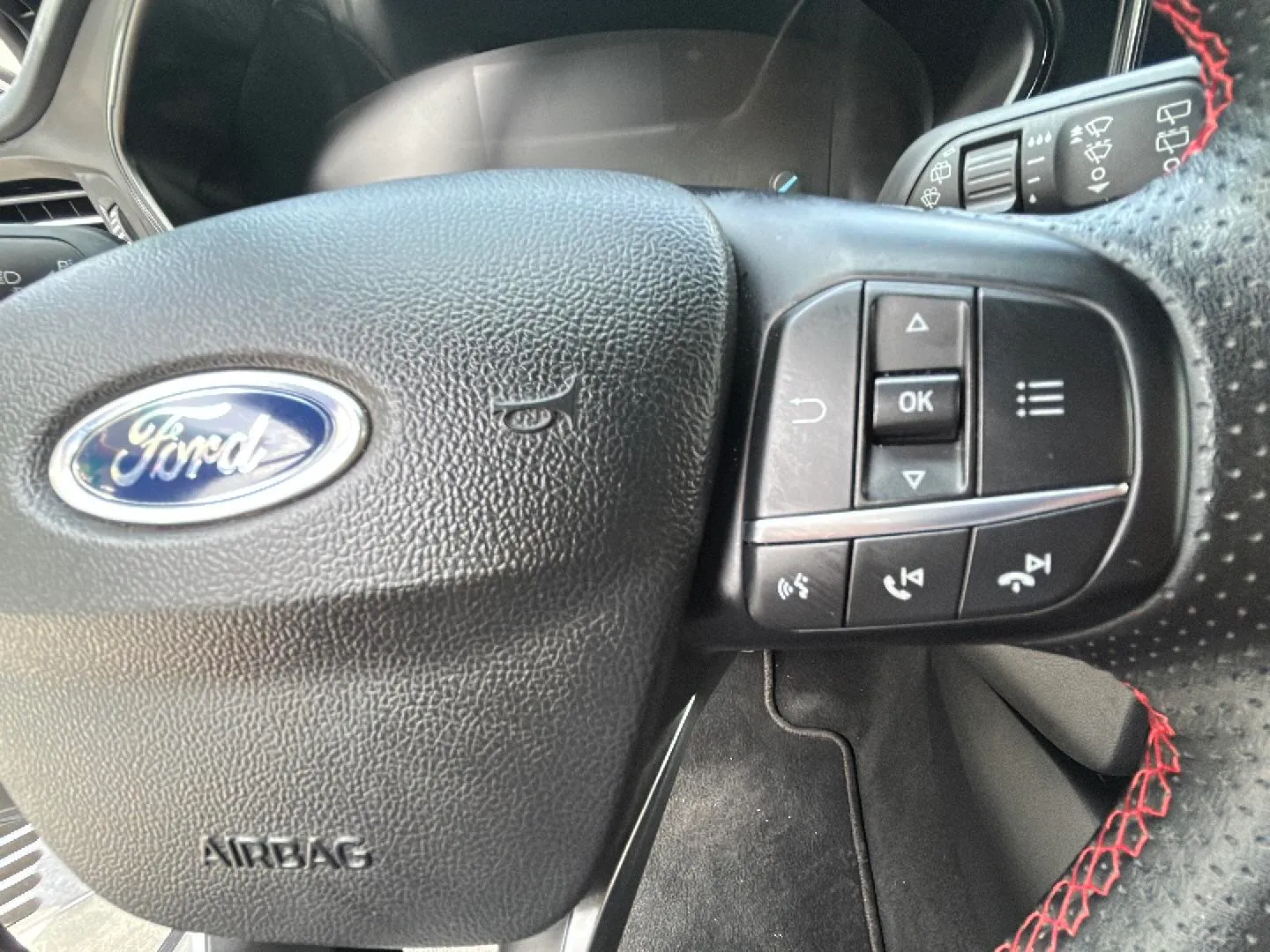 Ford Focus 1.0 EcoBoost MHEV ST-Line X SB - foto 22