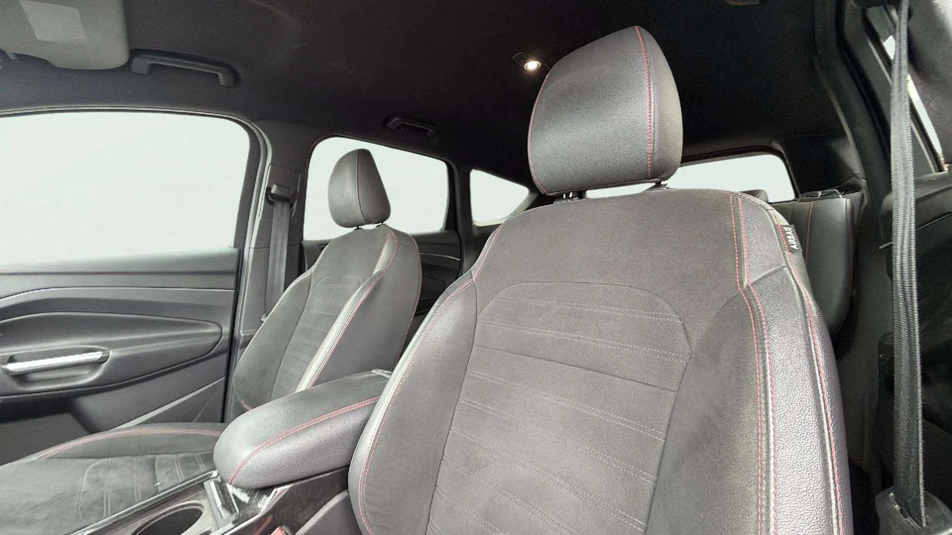 Ford Kuga 2.0 TDCi 4x2 ST-Line - foto 9