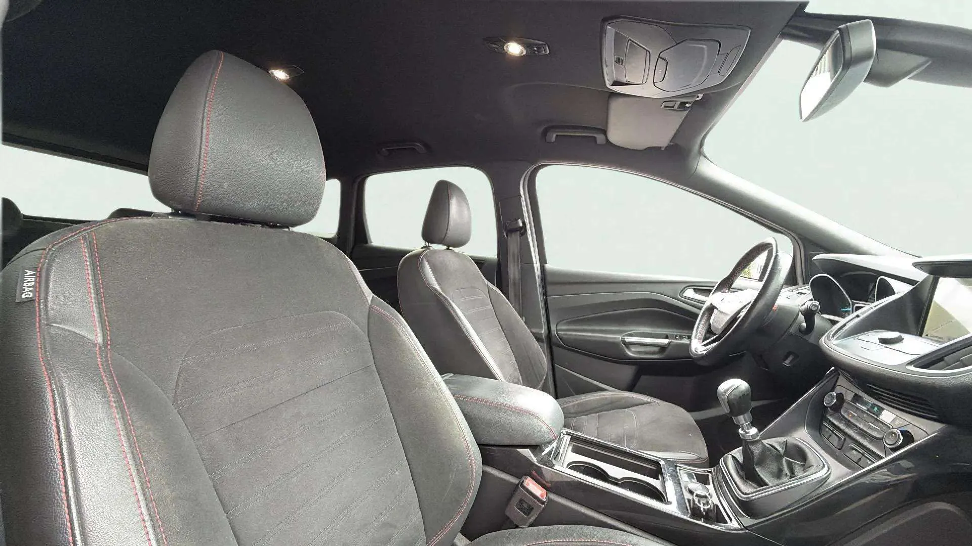 Ford Kuga 2.0 TDCi 4x2 ST-Line - foto 19