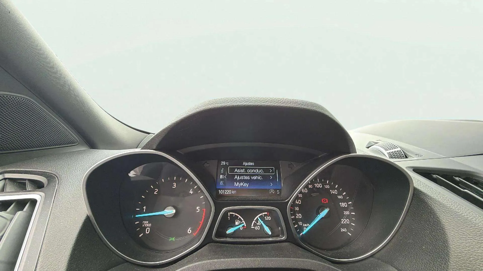 Ford Kuga 2.0 TDCi 4x2 ST-Line - foto 8