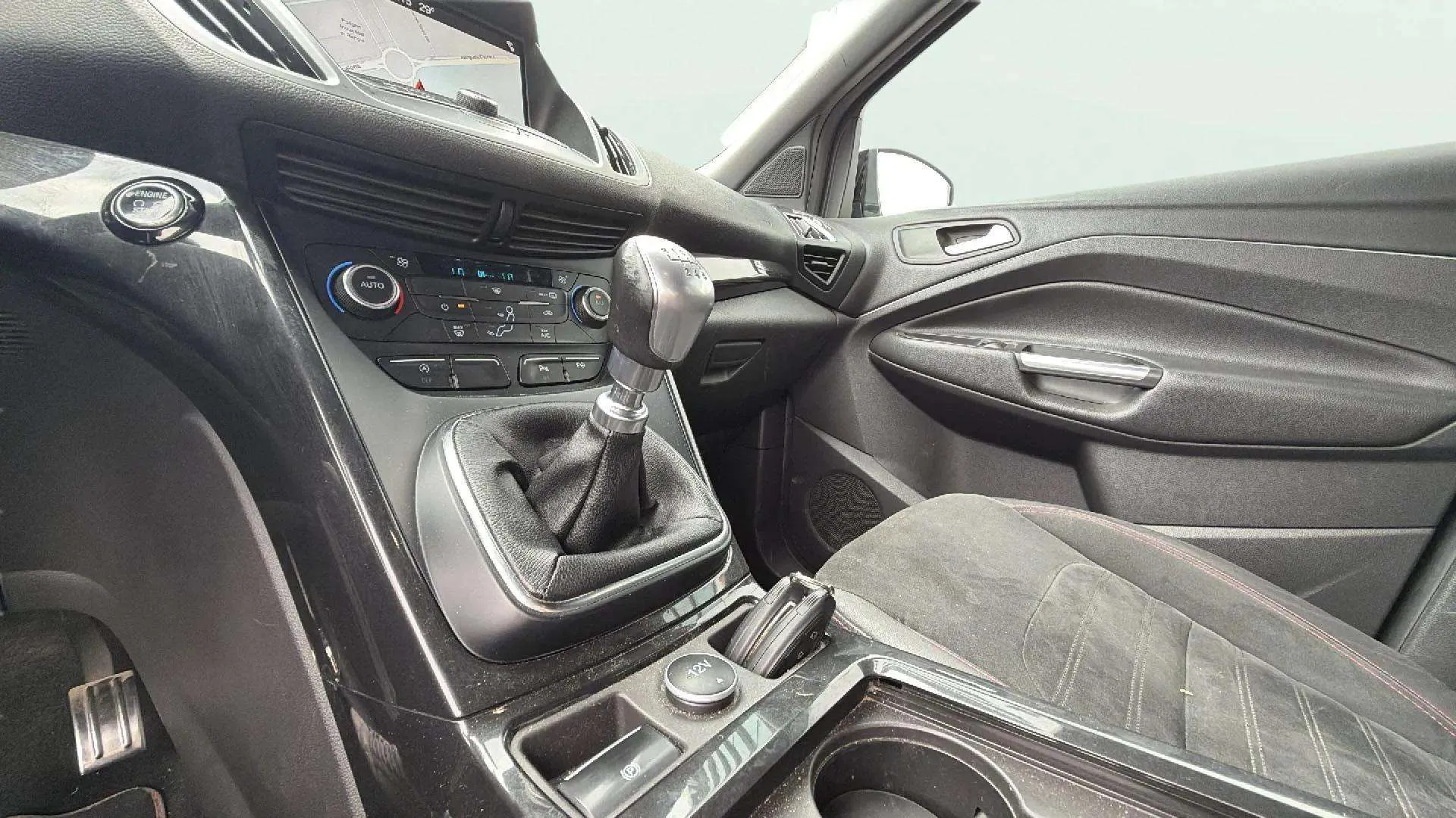 Ford Kuga 2.0 TDCi 4x2 ST-Line - foto 16