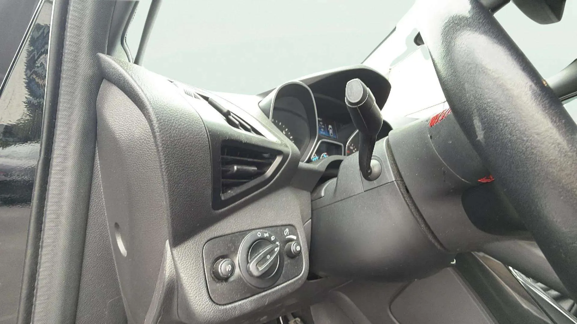 Ford Kuga 2.0 TDCi 4x2 ST-Line - foto 26