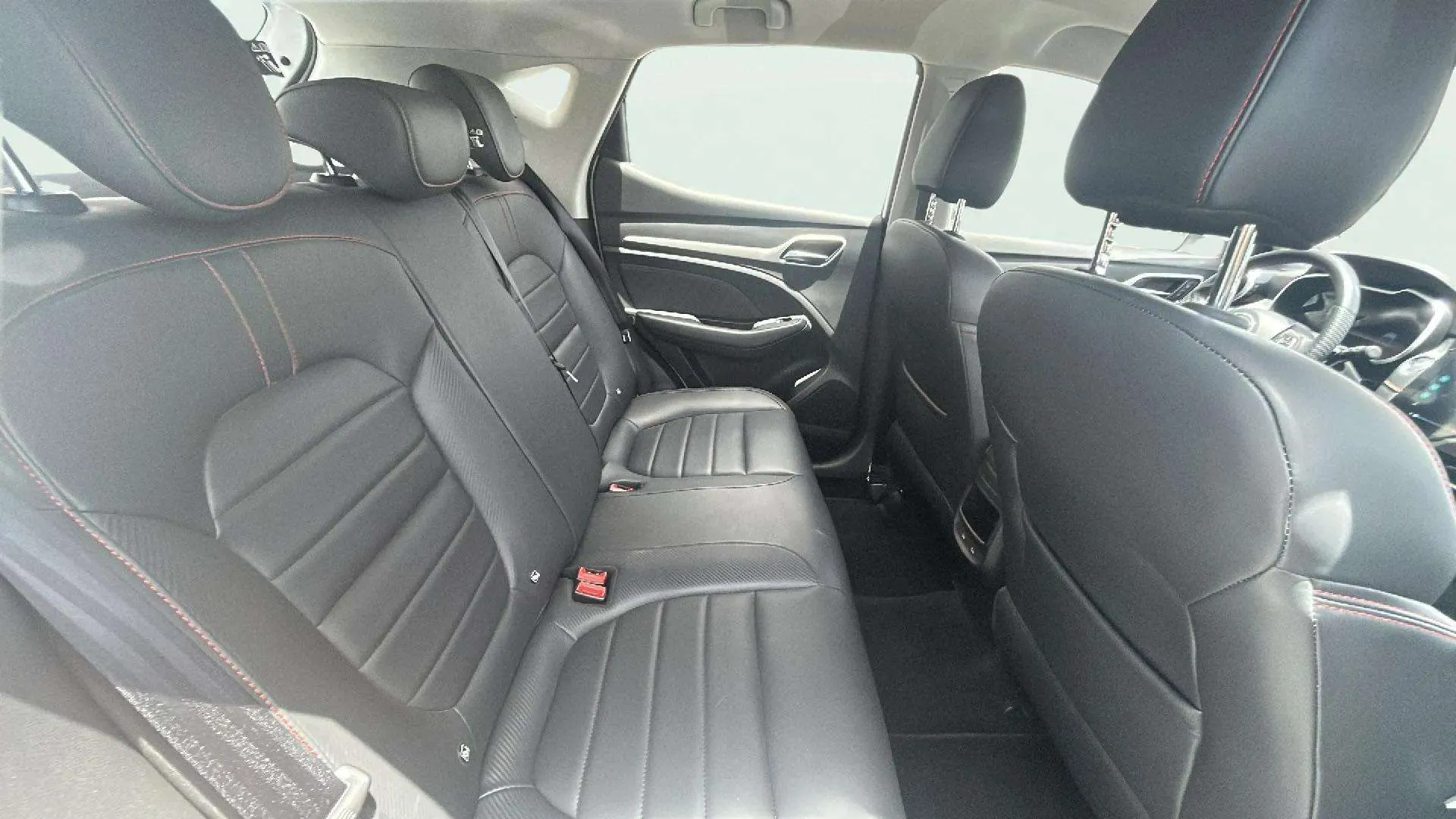 MG ZS 1.0T Comfort - foto 14