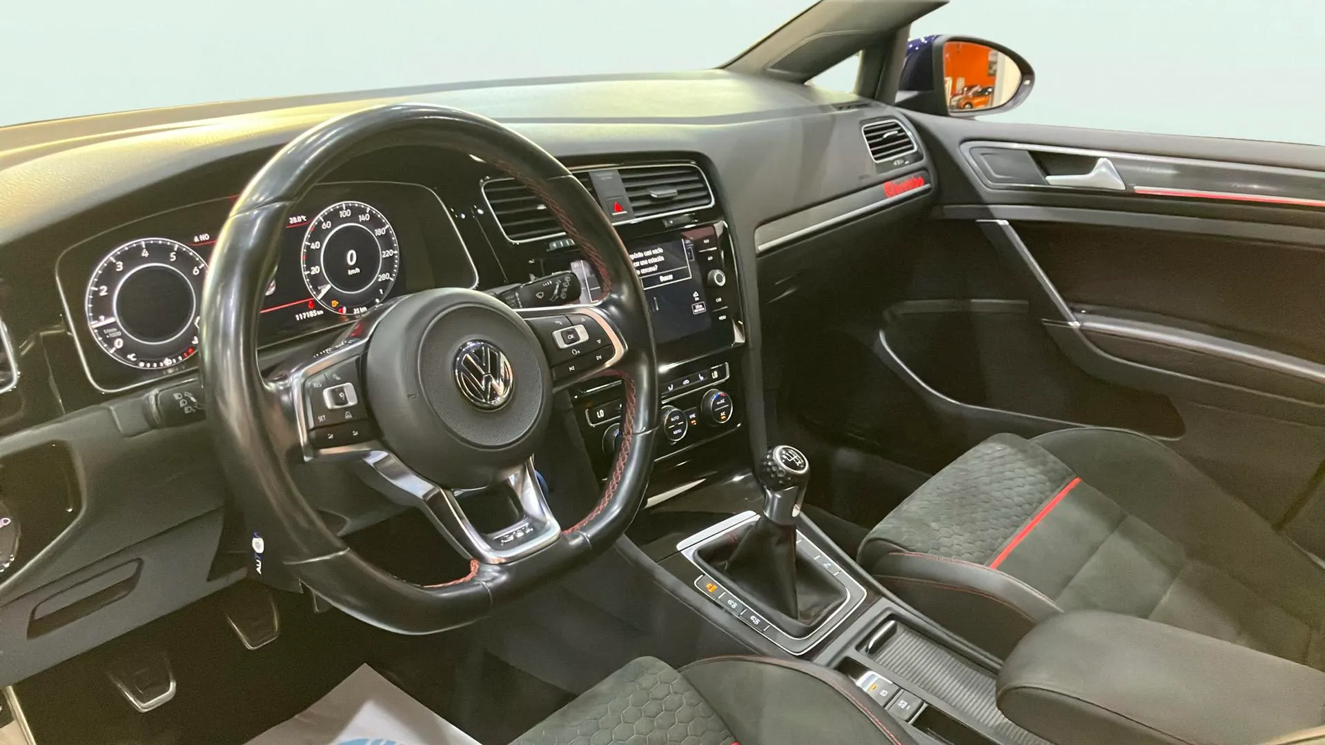 Volkswagen Golf GTI 2.0 TSI - foto 9