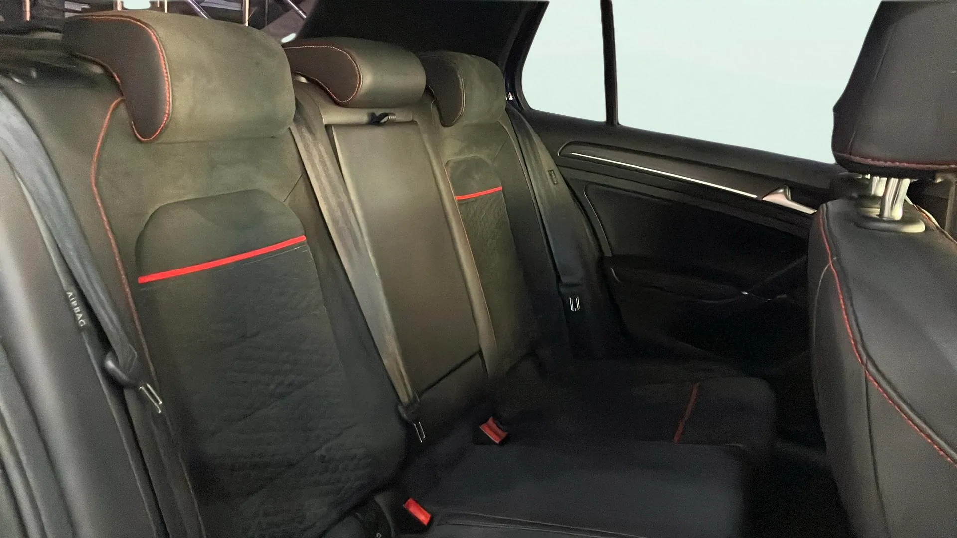 Volkswagen Golf GTI 2.0 TSI - foto 14