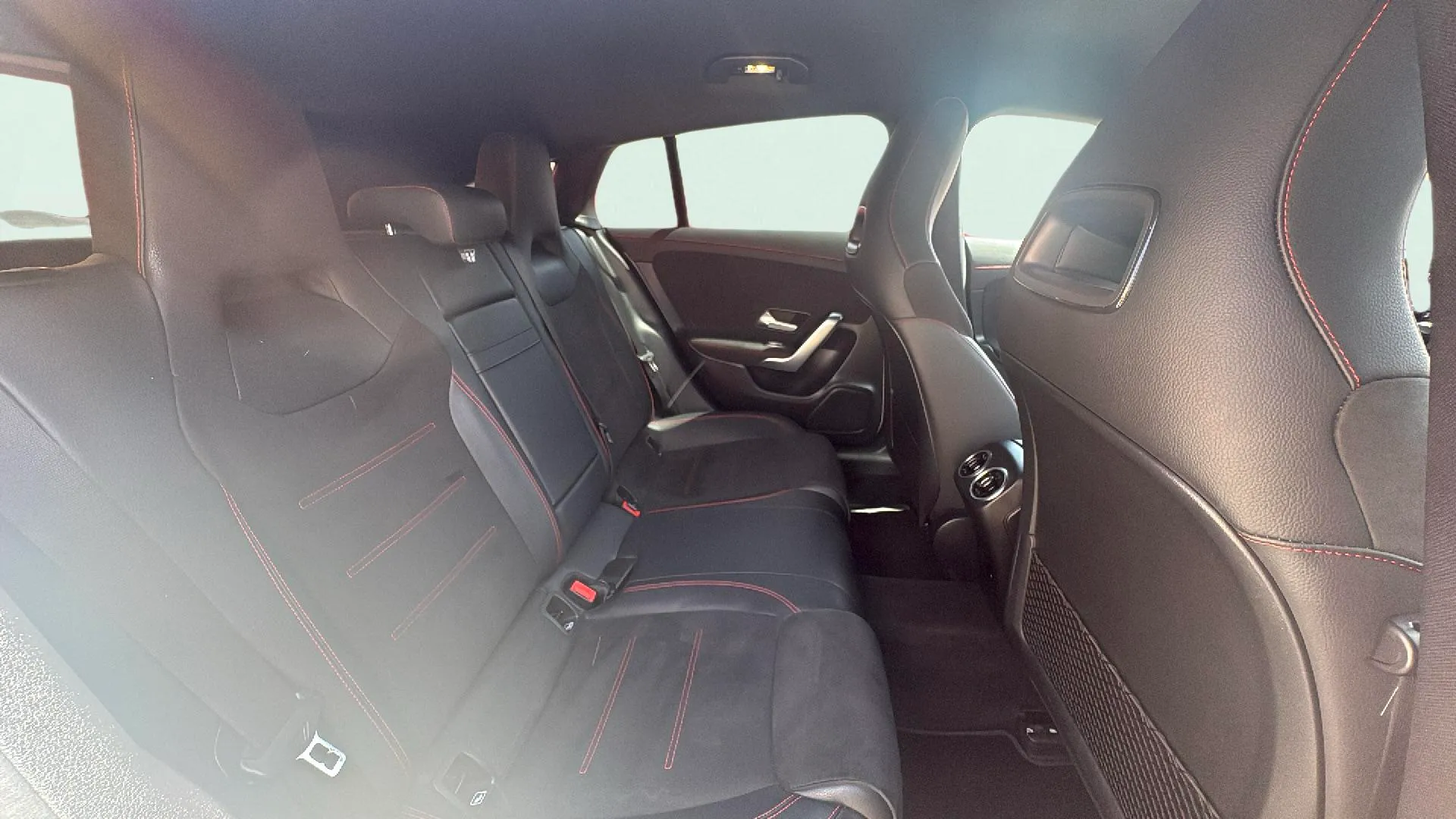 Mercedes-Benz CLA 250 e Shooting Brake - foto 15
