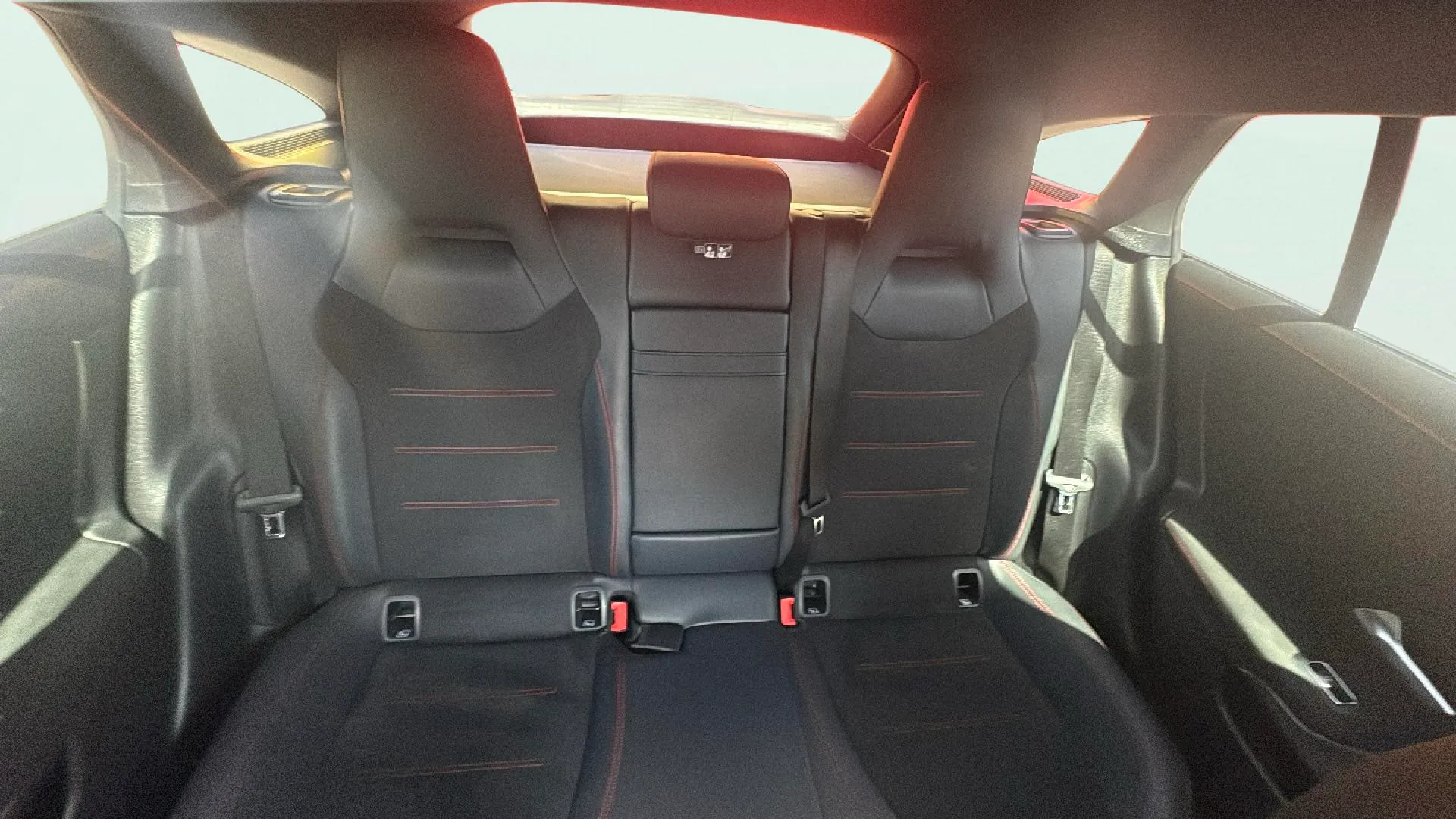 Mercedes-Benz CLA 250 e Shooting Brake - foto 16