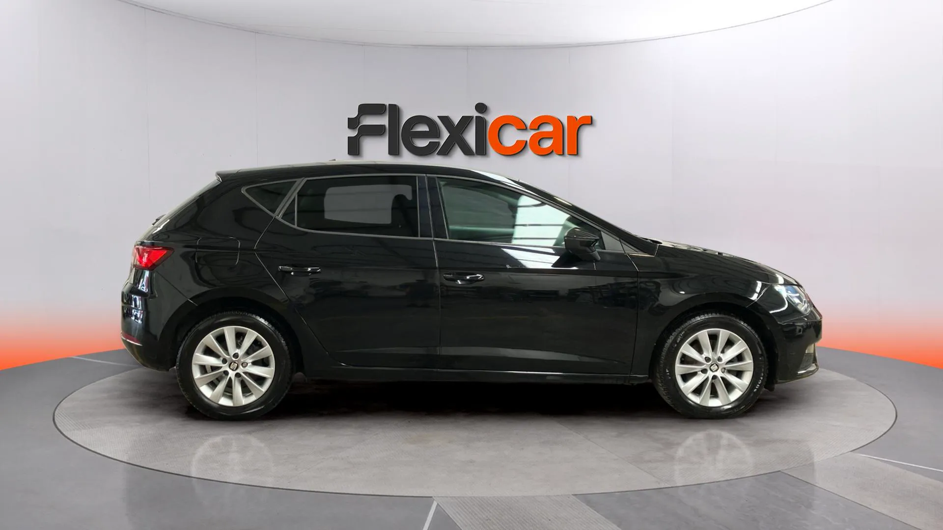 SEAT León 1.6 TDI Reference Plus - foto 8