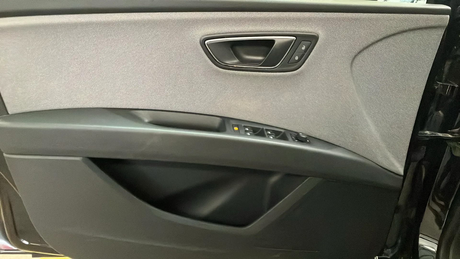 SEAT León 1.6 TDI Reference Plus - foto 9
