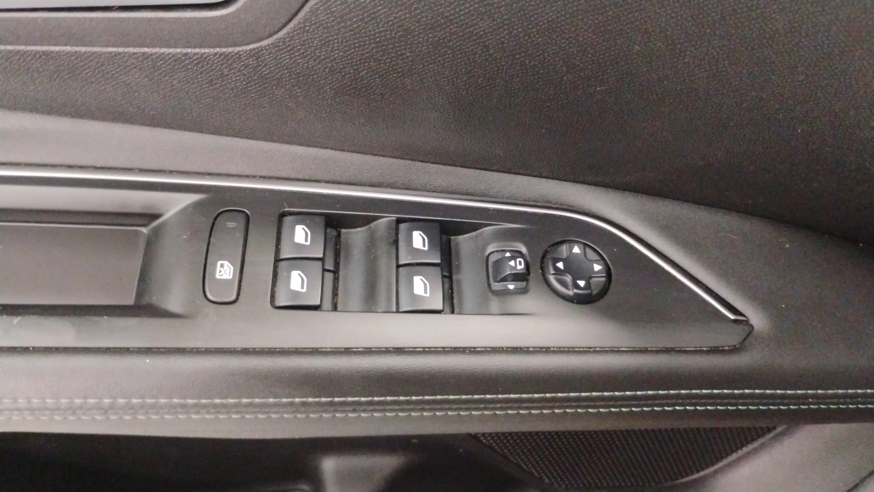 Peugeot 3008 1.2 PureTech Allure Pack EAT8 - foto 19