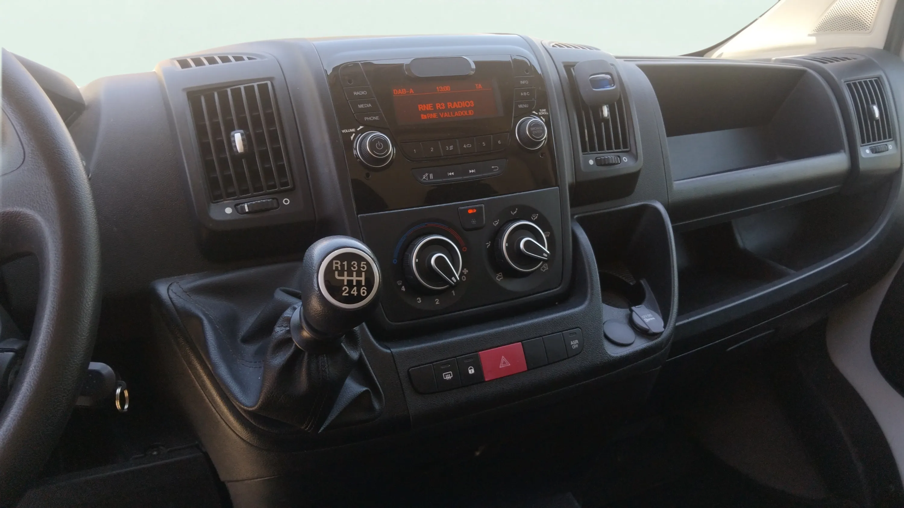 Citroën Jumper BlueHDi Furgón 35L3H2 - foto 13