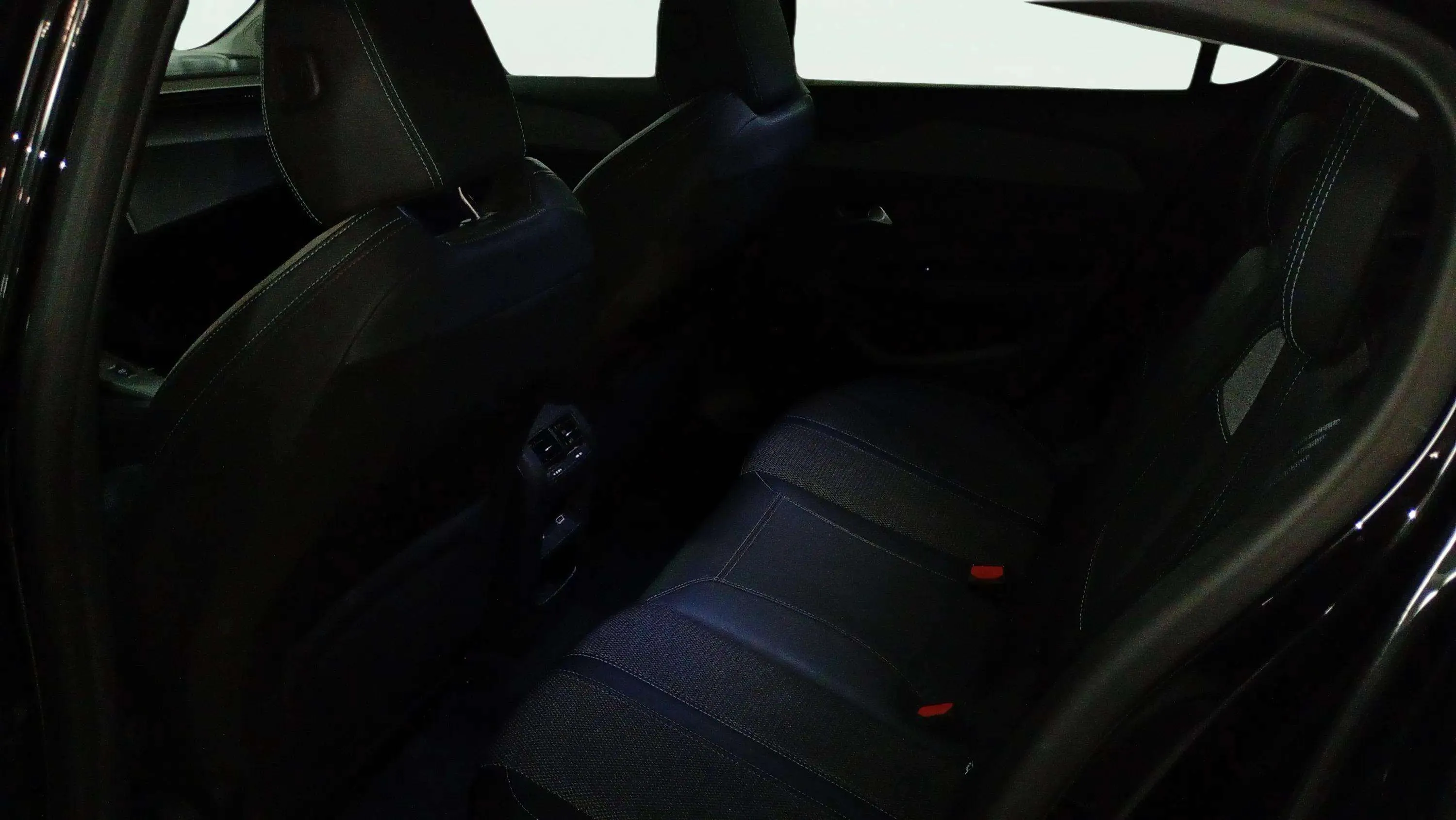 Peugeot 308 Allure BlueHDi 130 EAT8 - foto 8
