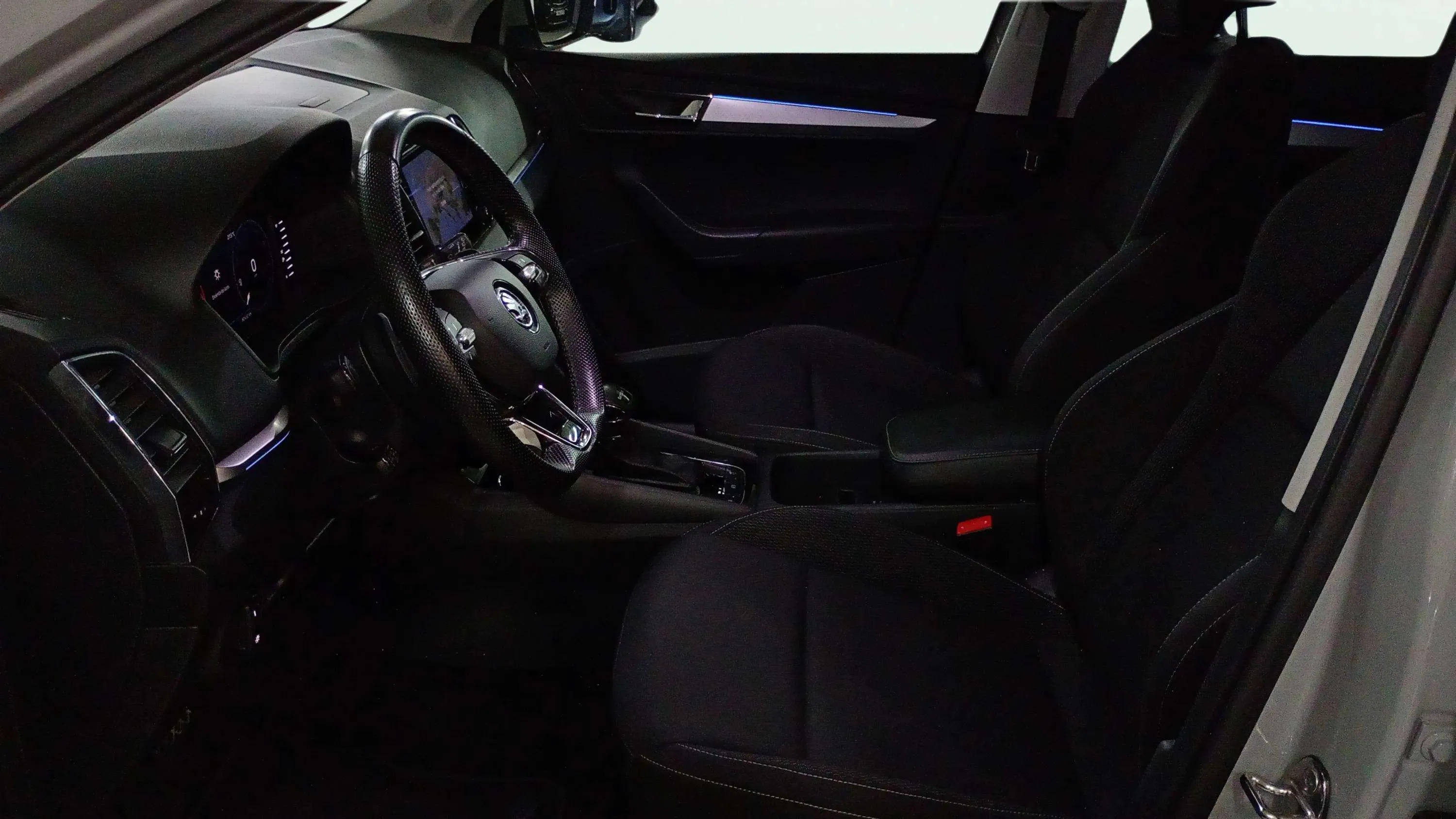 Škoda Karoq 1.5 TSI DSG ACT Selection - foto 6