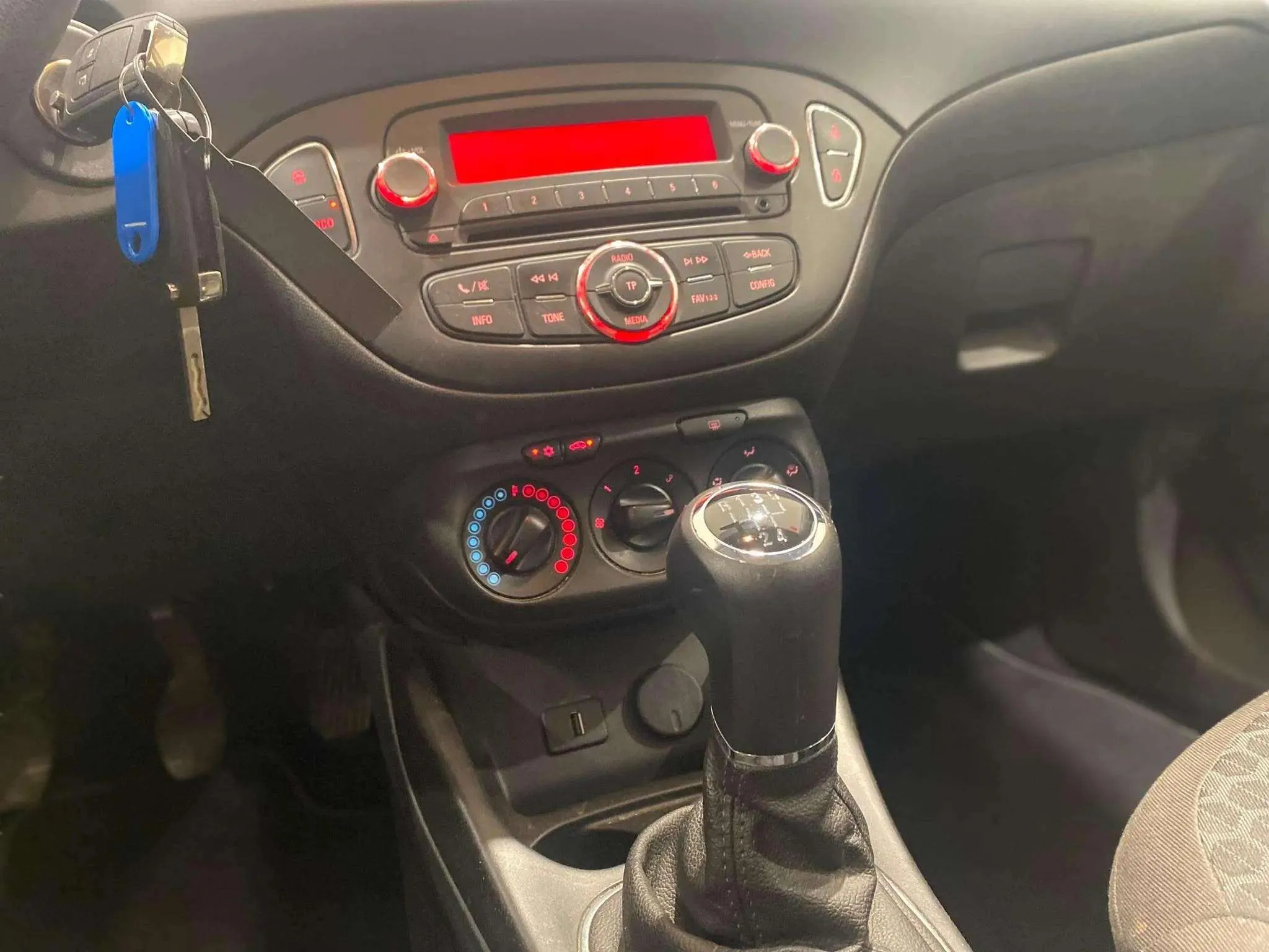 Opel Corsa 1.4 Design Line - foto 13