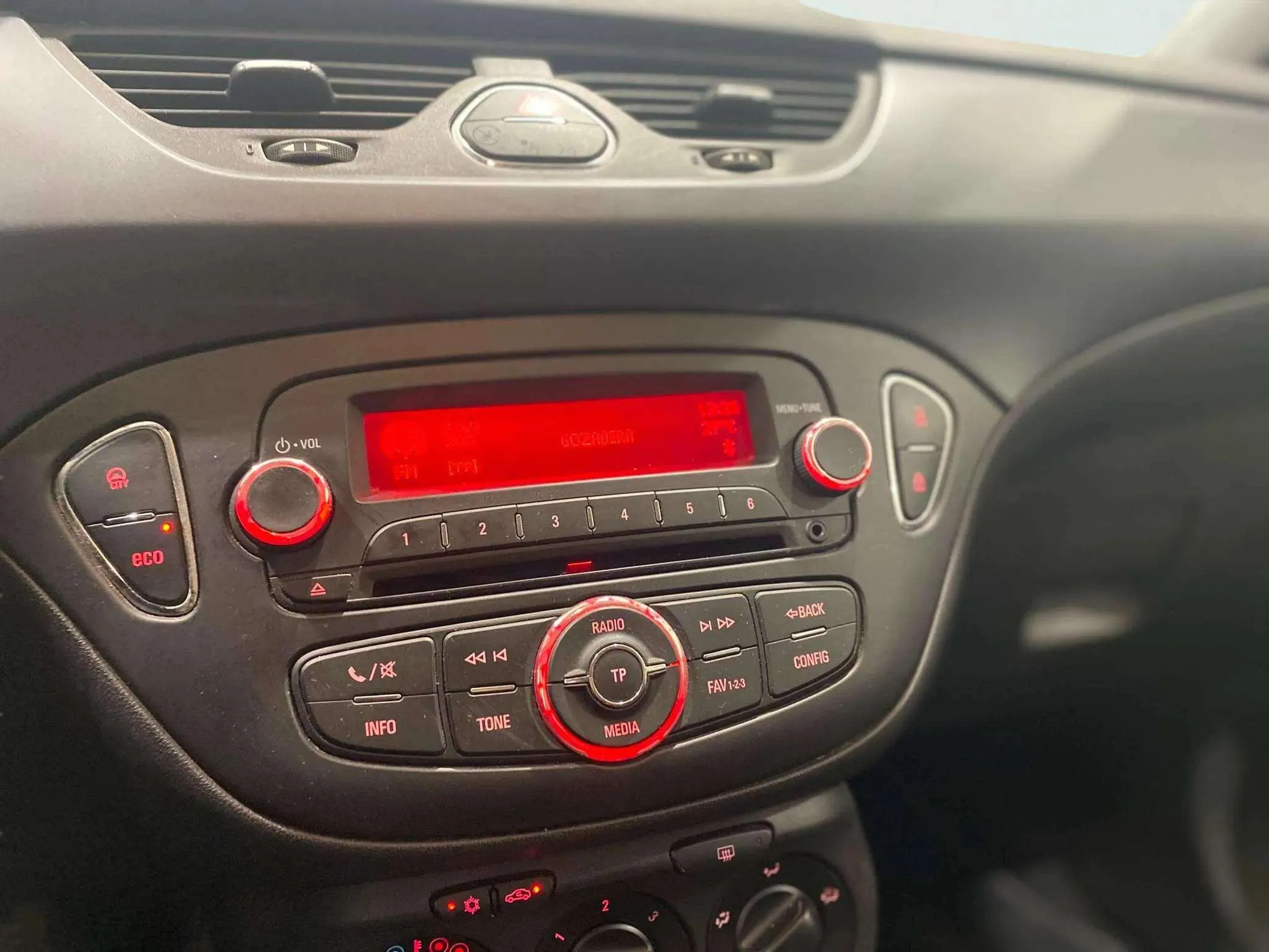 Opel Corsa 1.4 Design Line - foto 14