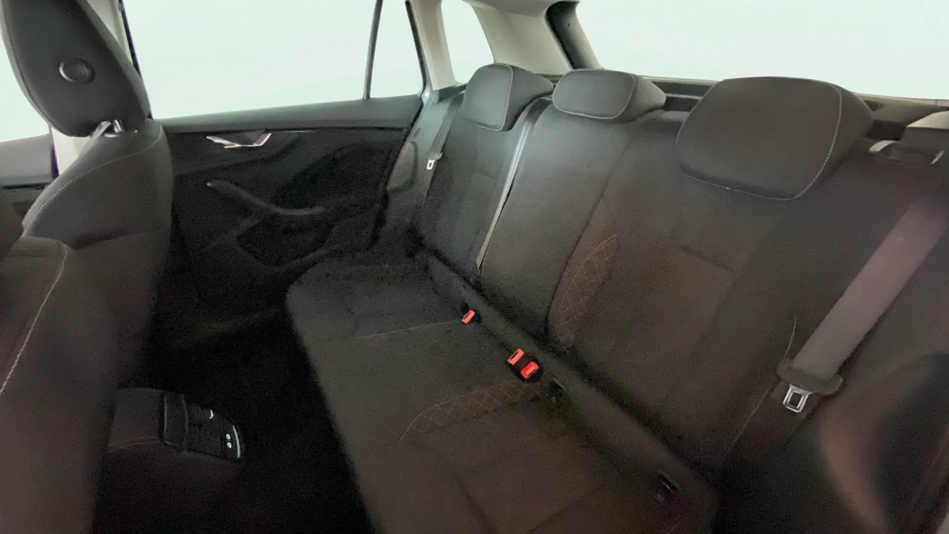 Škoda Kamiq 1.0 TSI Ambition - foto 12
