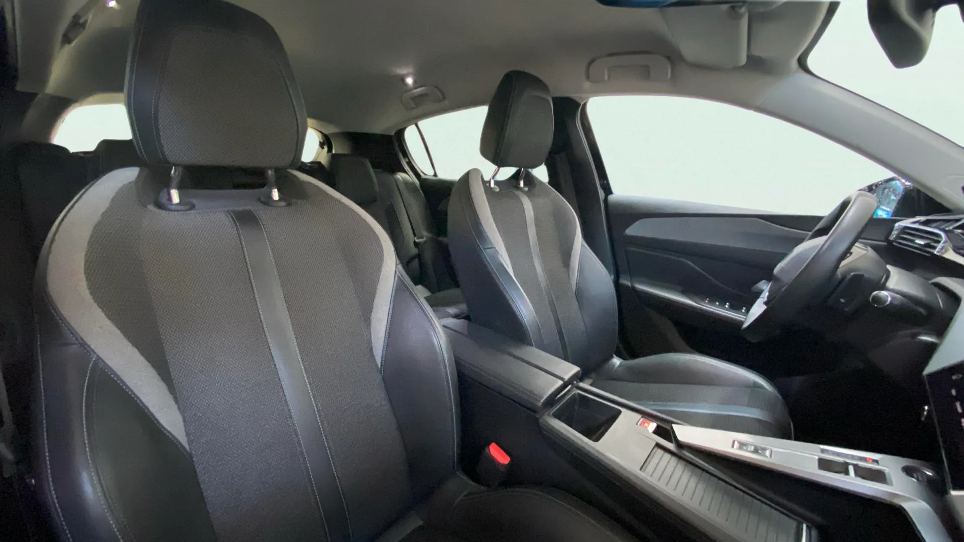 Peugeot 308 Allure BlueHDi 130 EAT8 - foto 11