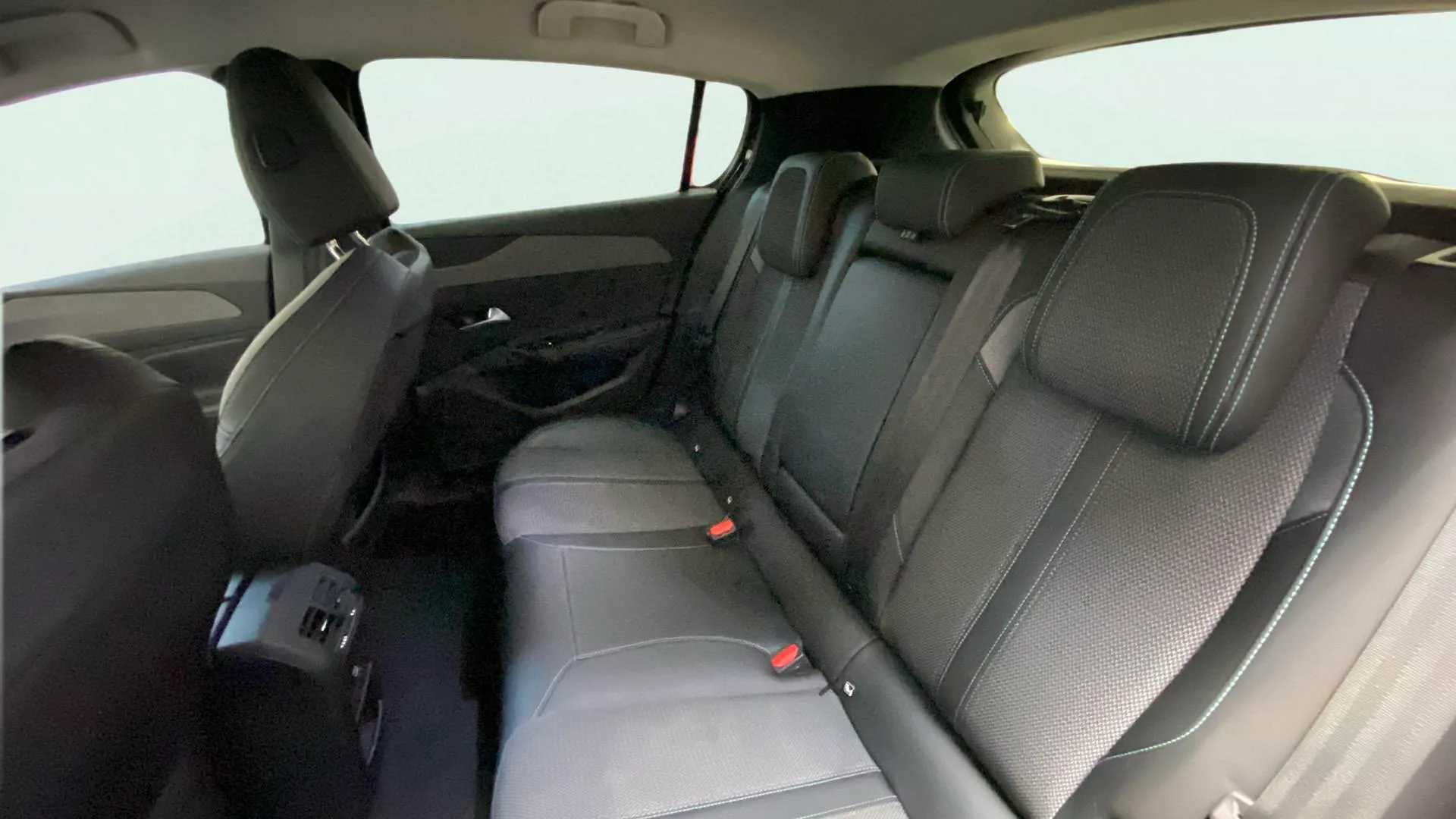 Peugeot 308 Allure BlueHDi 130 EAT8 - foto 12