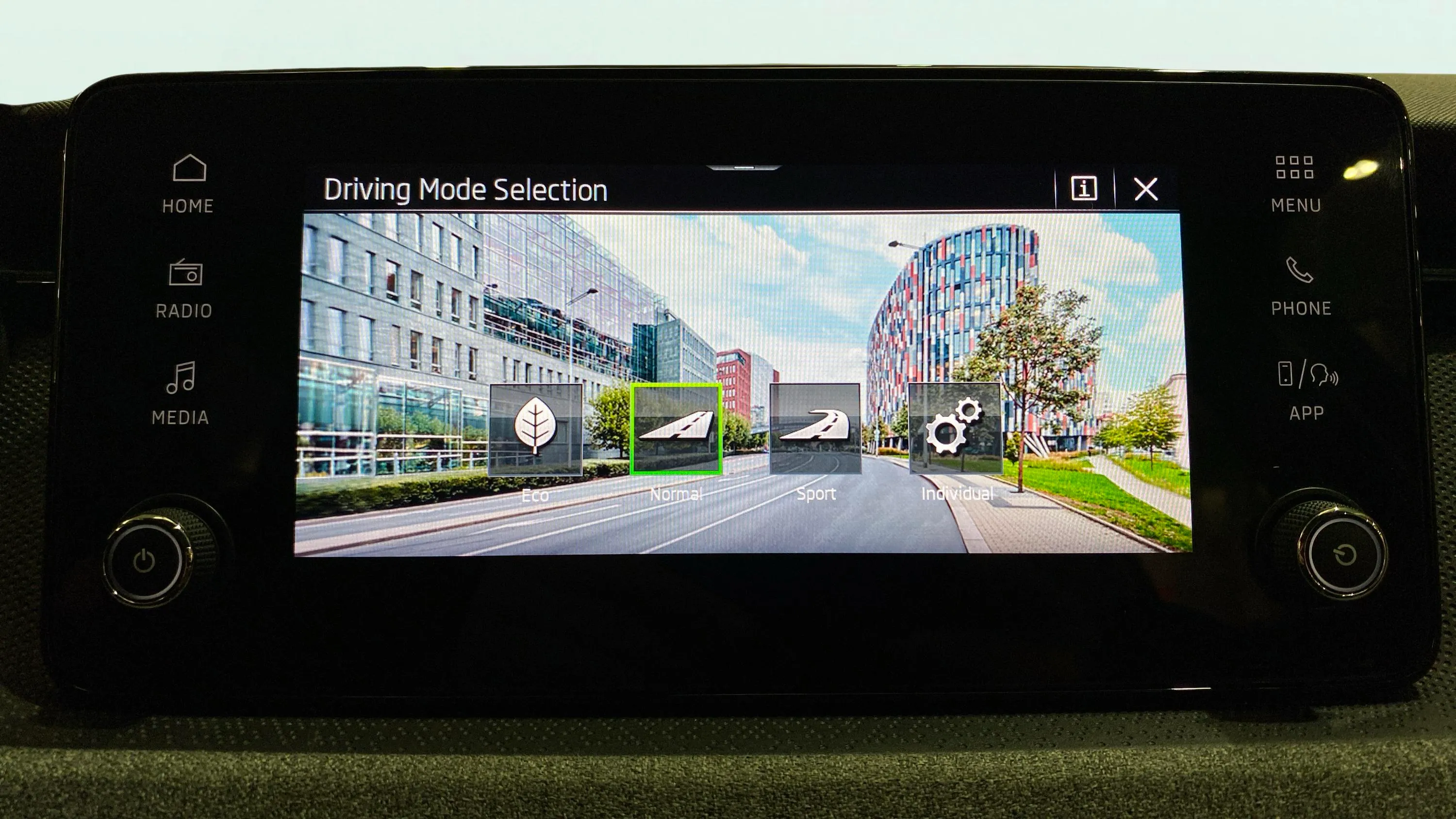 Škoda Kamiq 1.0 TSI Selection - foto 28