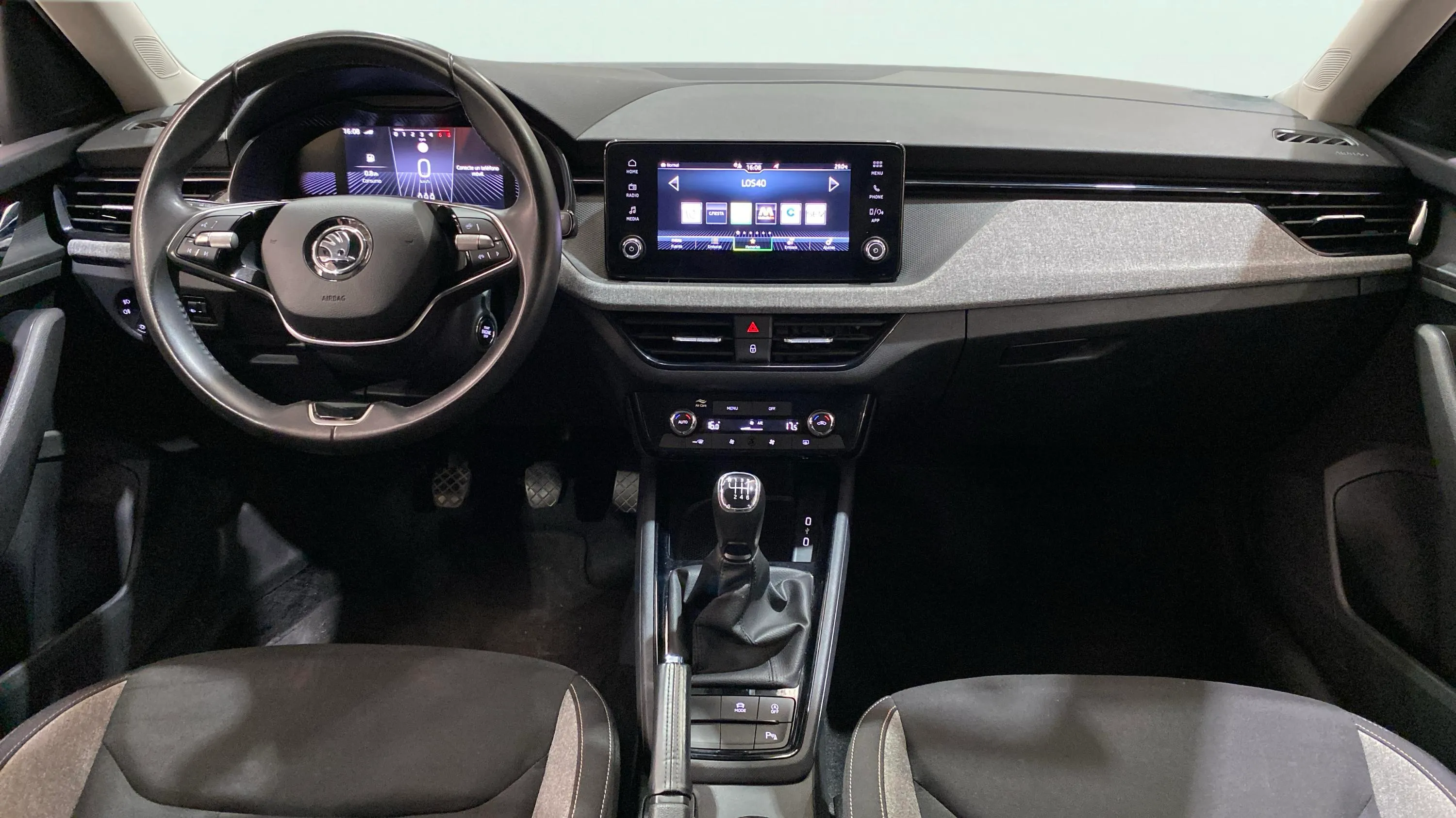 Škoda Kamiq 1.0 TSI Selection - foto 14