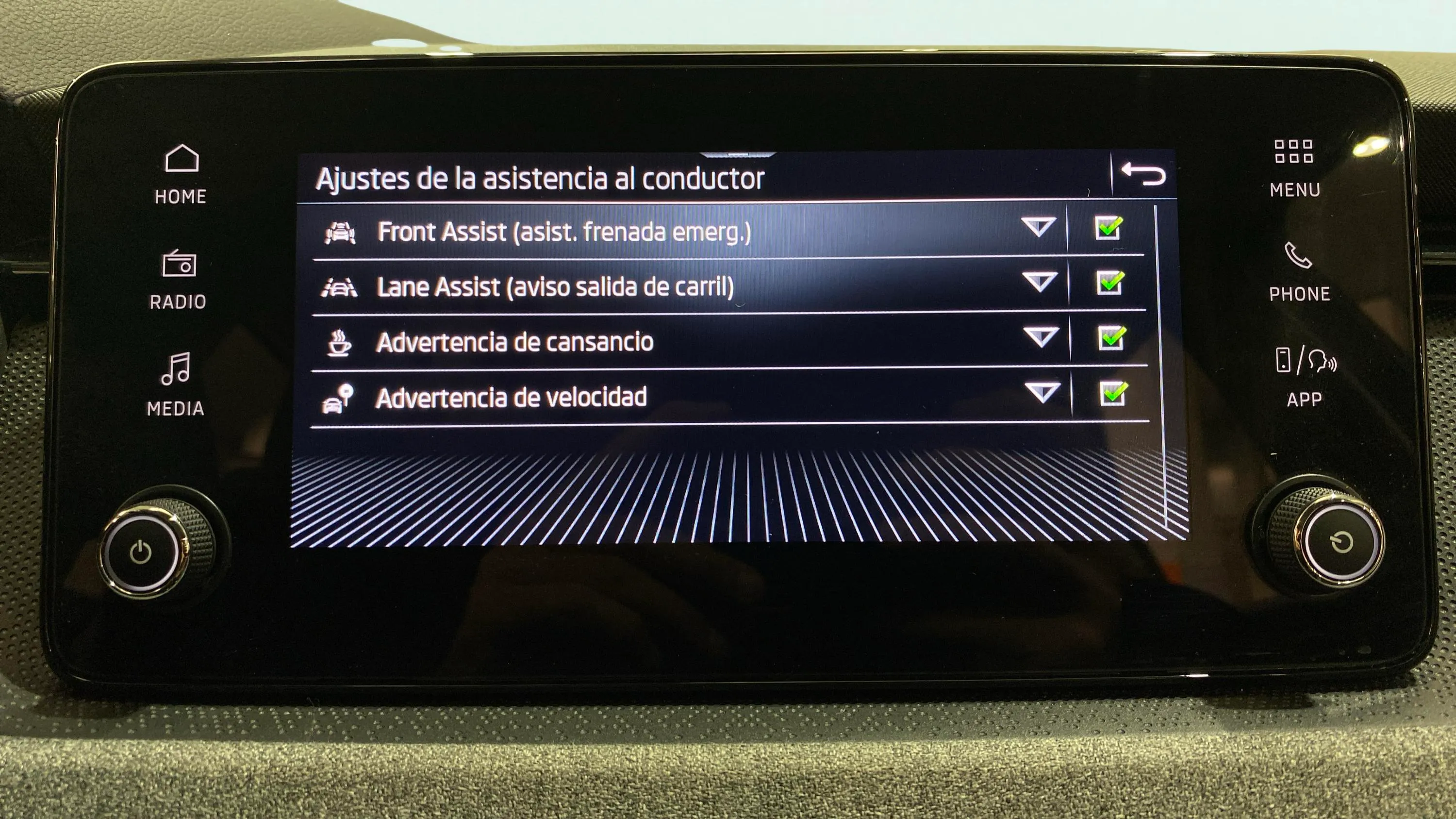Škoda Kamiq 1.0 TSI Selection - foto 25