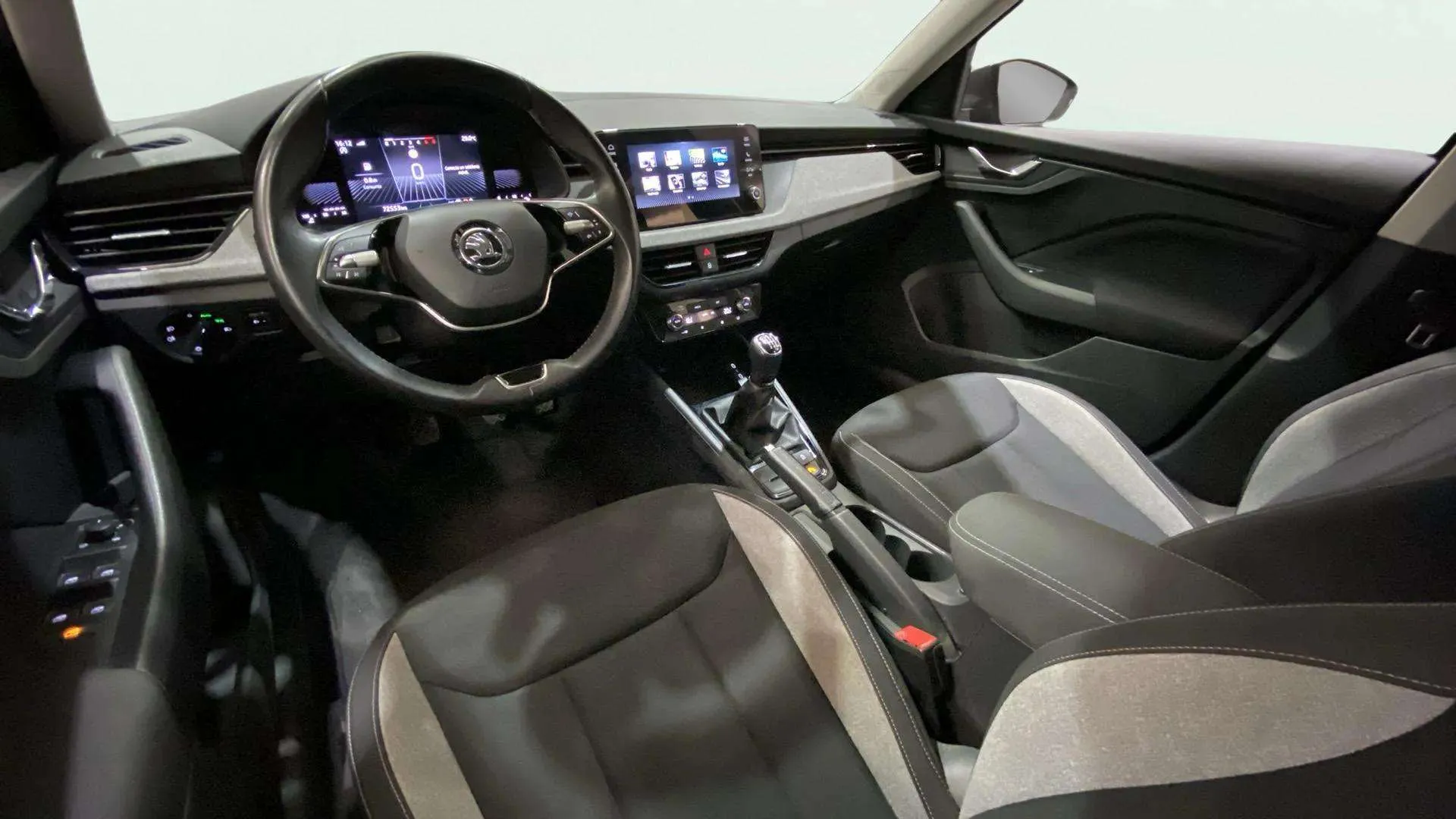 Škoda Kamiq 1.0 TSI Selection - foto 31