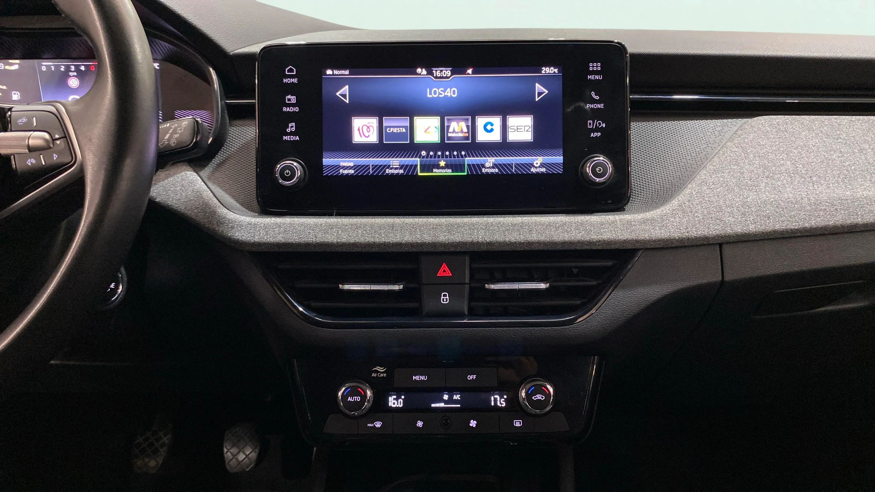 Škoda Kamiq 1.0 TSI Selection - foto 24