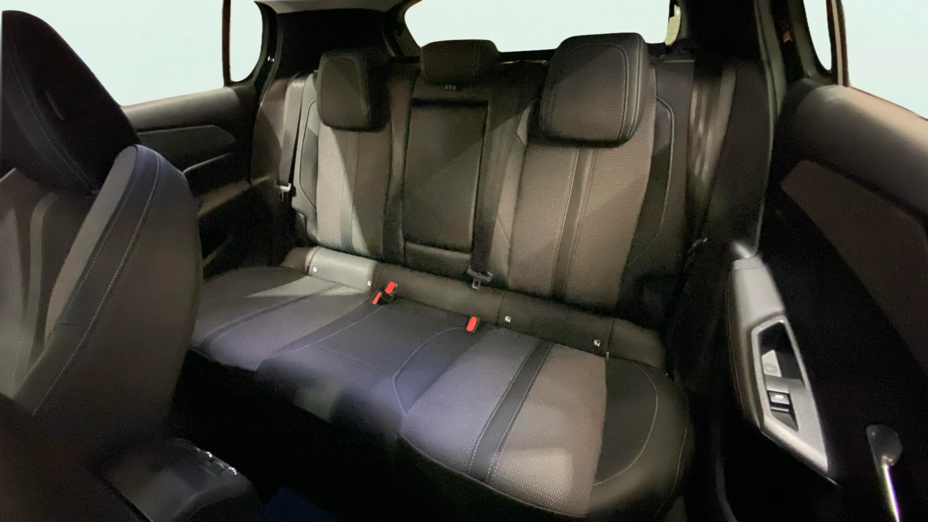 Peugeot 308 Allure BlueHDi 130 EAT8 - foto 12