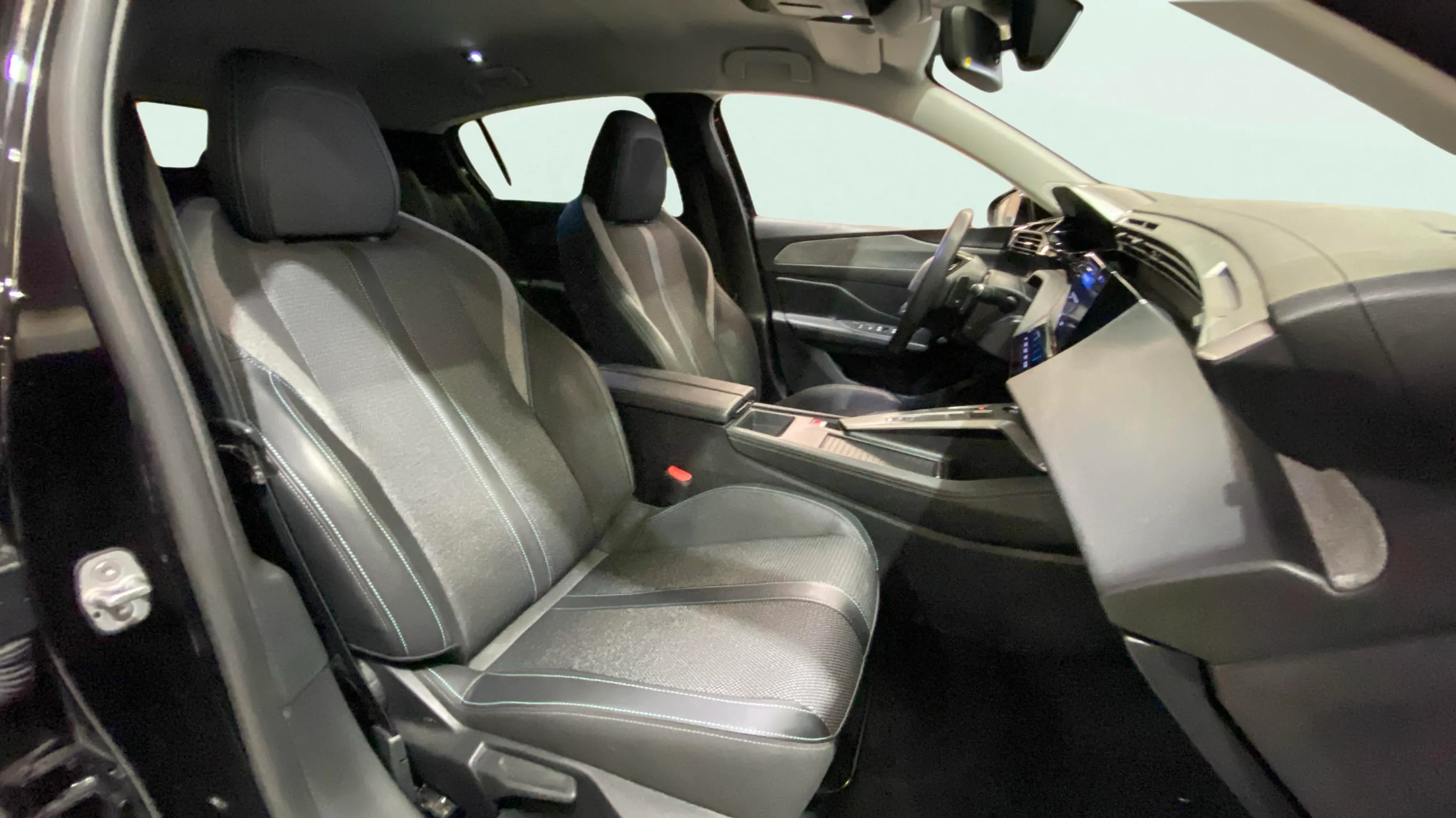 Peugeot 308 Allure BlueHDi 130 EAT8 - foto 11