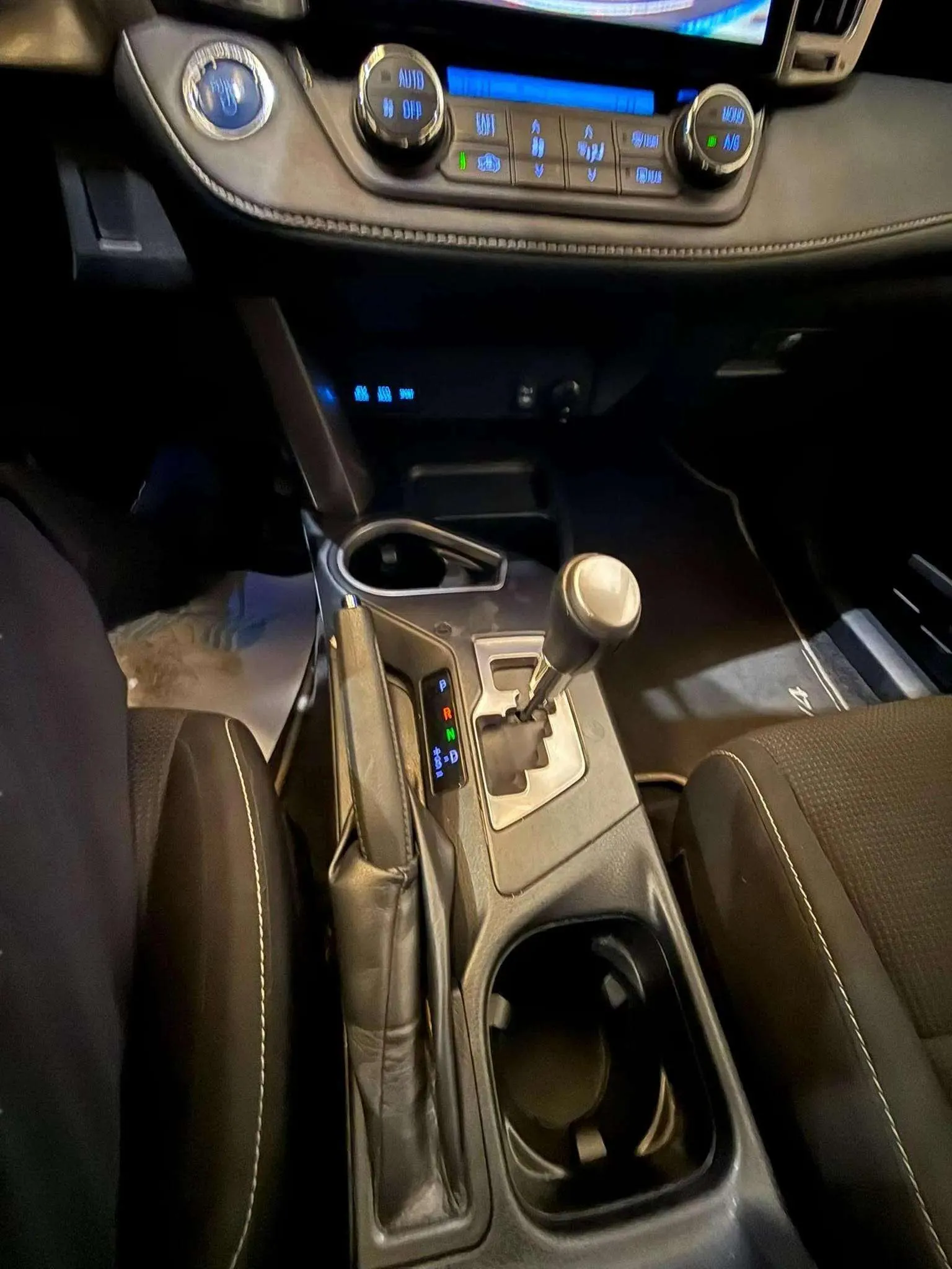Toyota RAV4 2.5l hybrid 2WD Advance Pack Drive - foto 26