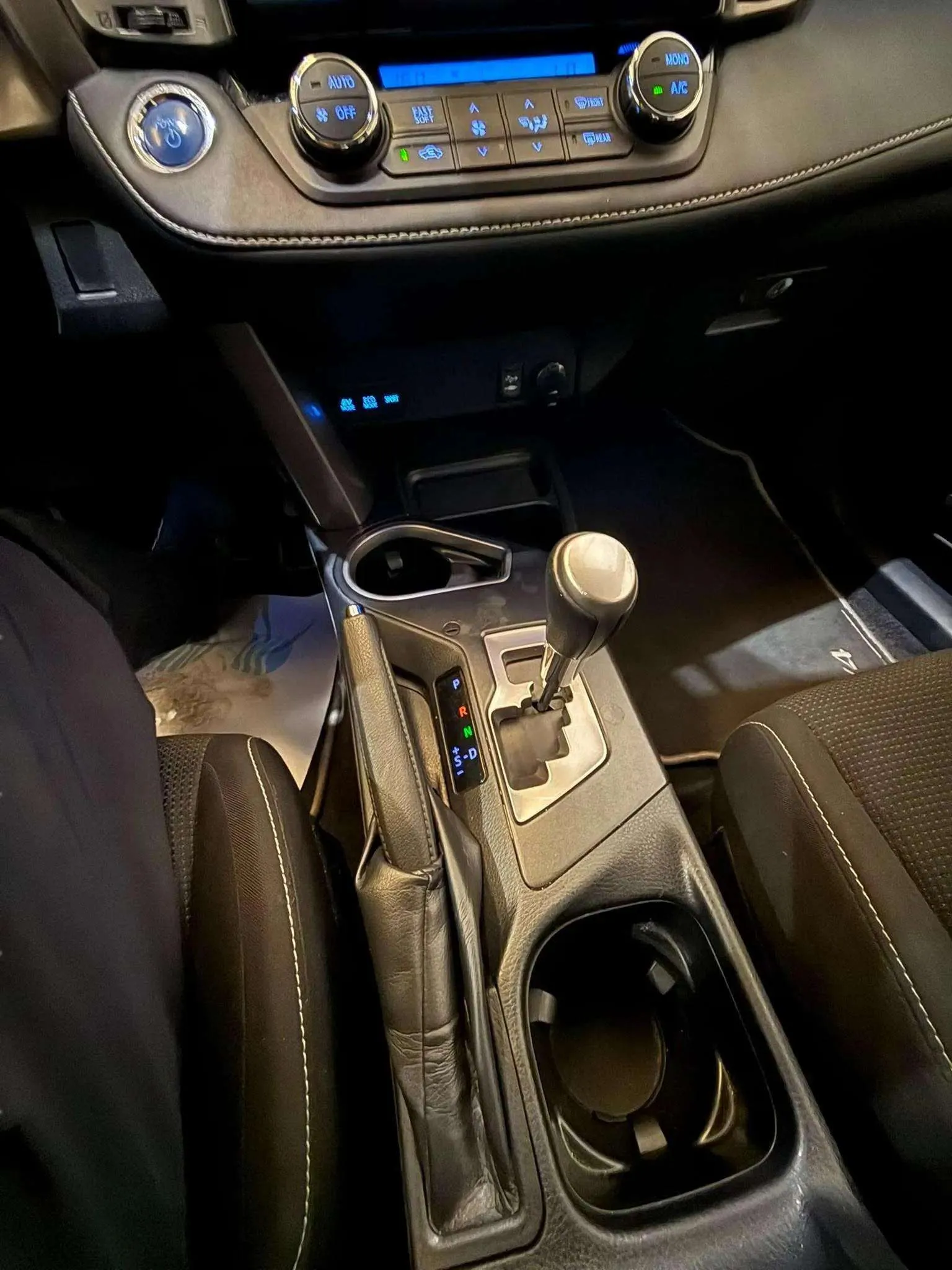 Toyota RAV4 2.5l hybrid 2WD Advance Pack Drive - foto 18