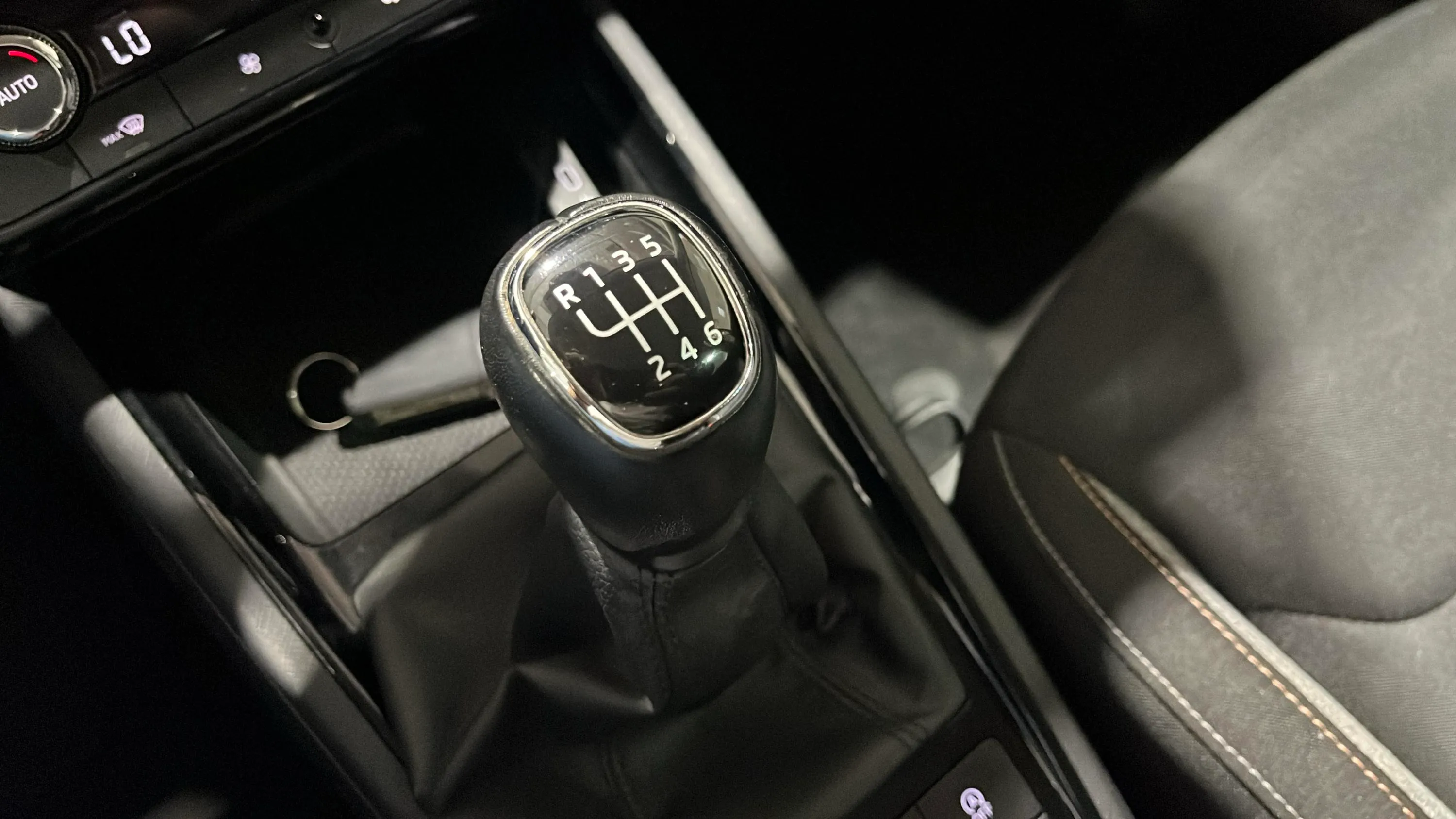 Škoda Kamiq 1.0 TSI Selection - foto 26