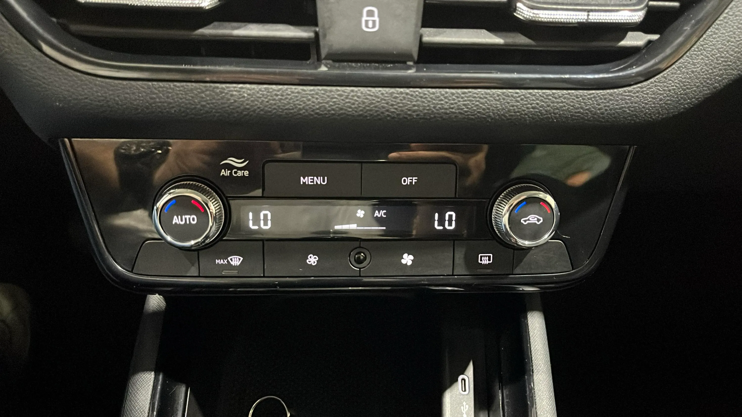 Škoda Kamiq 1.0 TSI Selection - foto 25