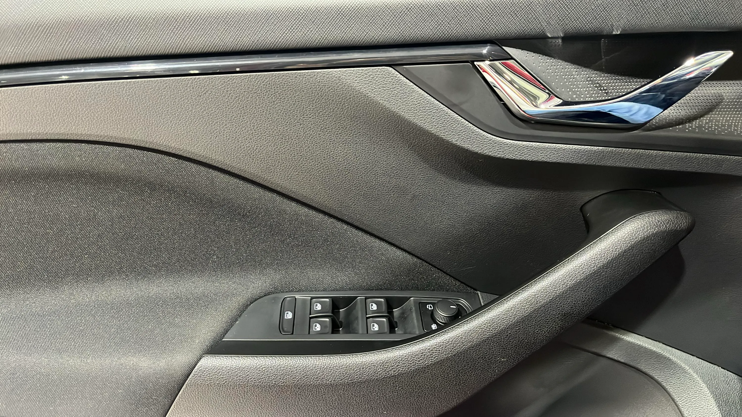 Škoda Kamiq 1.0 TSI Selection - foto 14