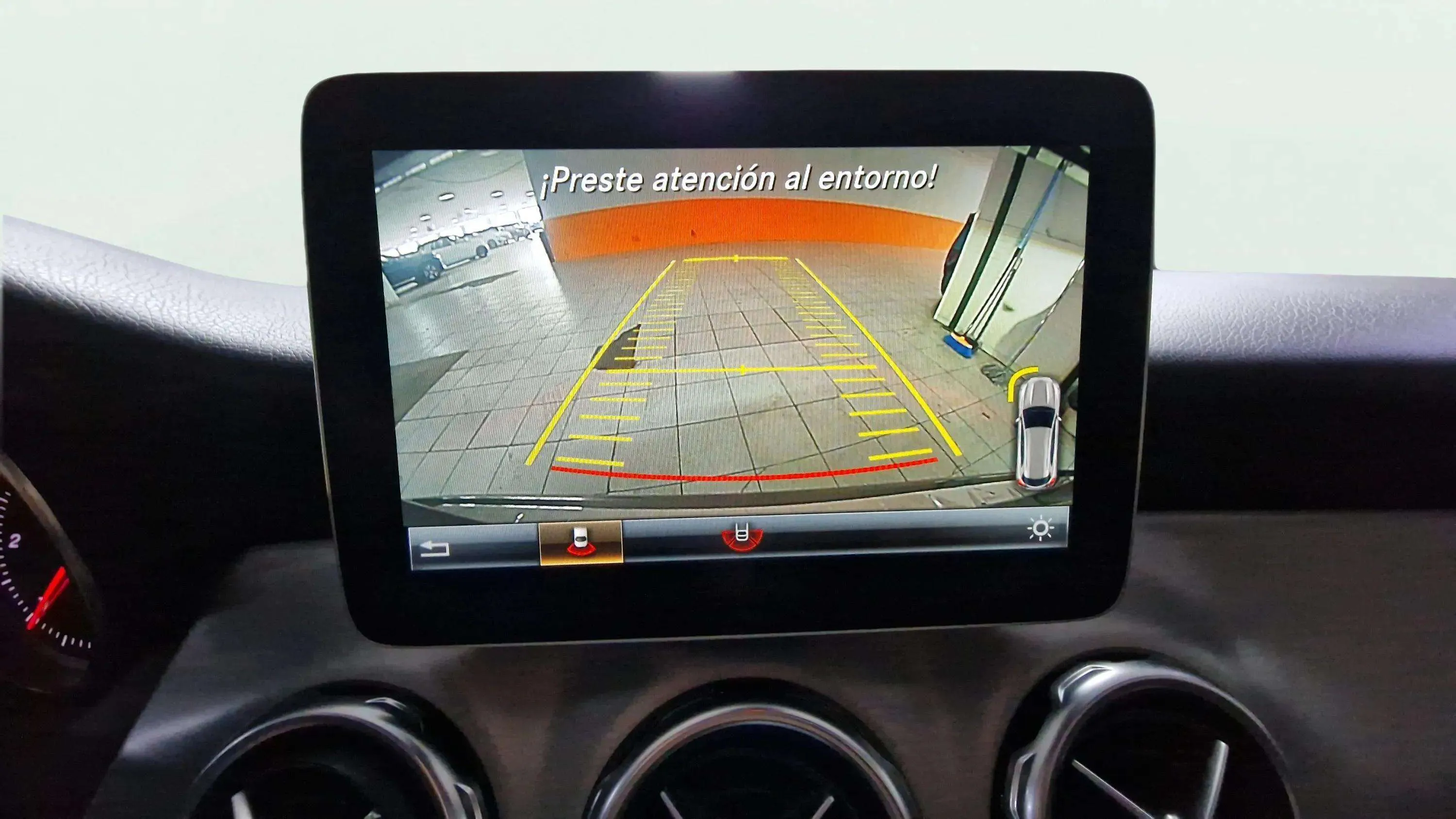 Mercedes-Benz GLA 200 d AMG Line - foto 18